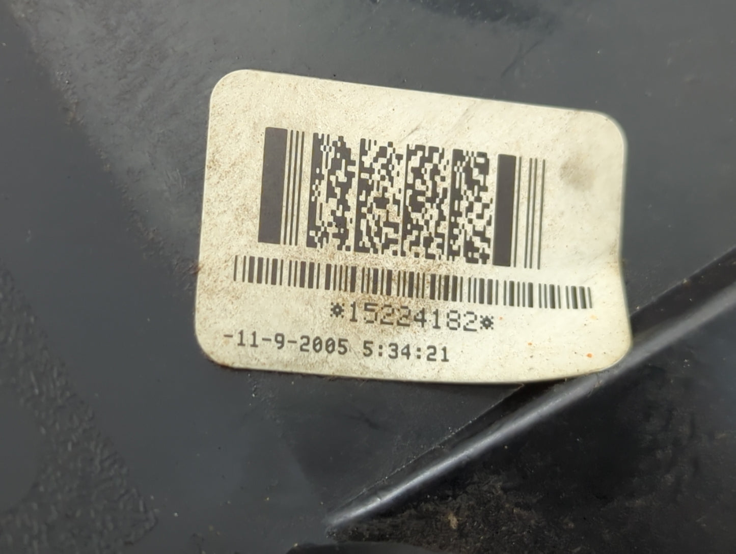 2004-2006 Gmc Yukon Xl 1500 Tail Light Assembly Passenger Right OEM P/N:15224182 Fits Fits 2004 2005 2006 OEM Used Auto Parts - Oemusedautoparts1.com