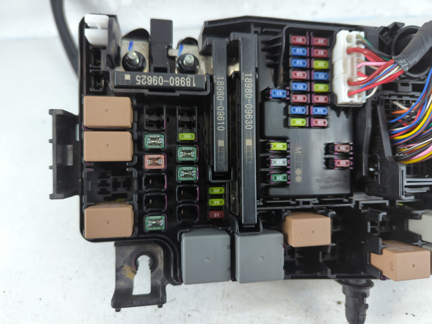 2019-2020 Hyundai Elantra Fusebox Fuse Box Panel Relay Module P/N:91956-F2025 Fits Fits 2019 2020 OEM Used Auto Parts - Oemusedautoparts1.com