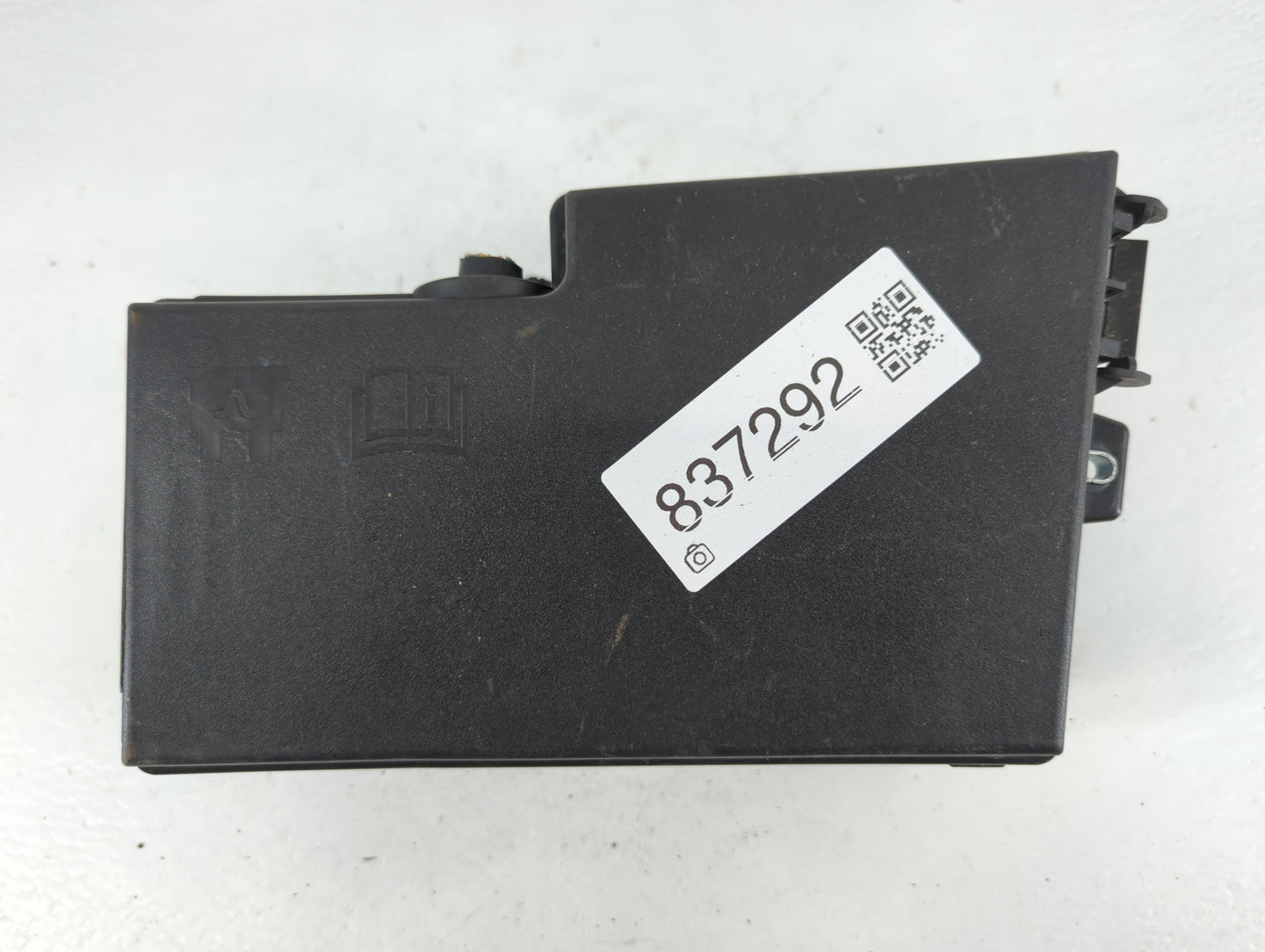 2017-2018 Ford Focus Fusebox Fuse Box Panel Relay Module P/N:E02345500 AV6T-14A067-AD Fits Fits 2017 2018 OEM Used Auto Parts - Oemusedautoparts1.com
