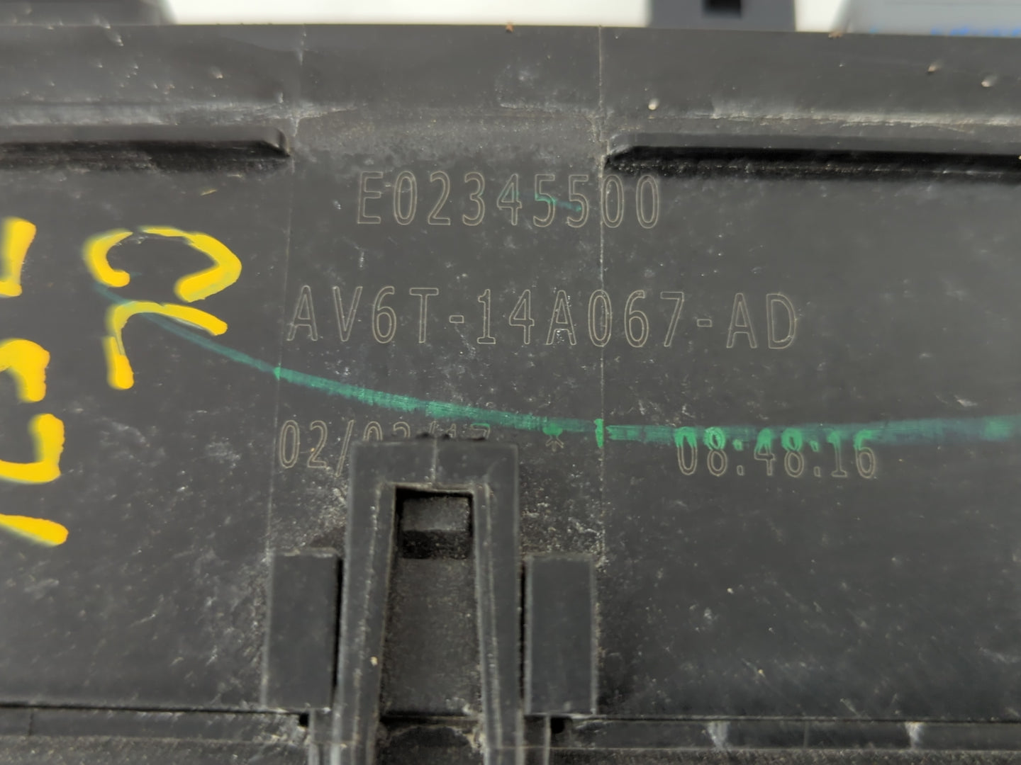 2017-2018 Ford Focus Fusebox Fuse Box Panel Relay Module P/N:E00027328 AV6T-14A067-AD Fits Fits 2017 2018 OEM Used Auto Parts - Oemusedautoparts1.com