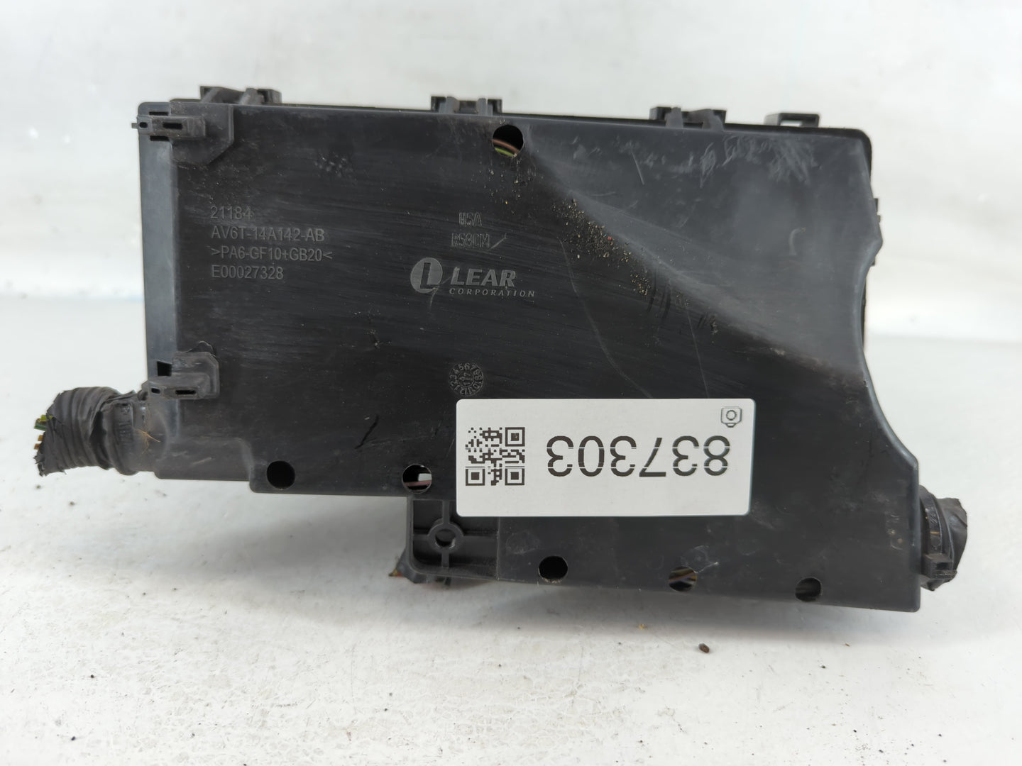 2017-2018 Ford Focus Fusebox Fuse Box Panel Relay Module P/N:E00027328 AV6T-14A067-AD Fits Fits 2017 2018 OEM Used Auto Parts - Oemusedautoparts1.com