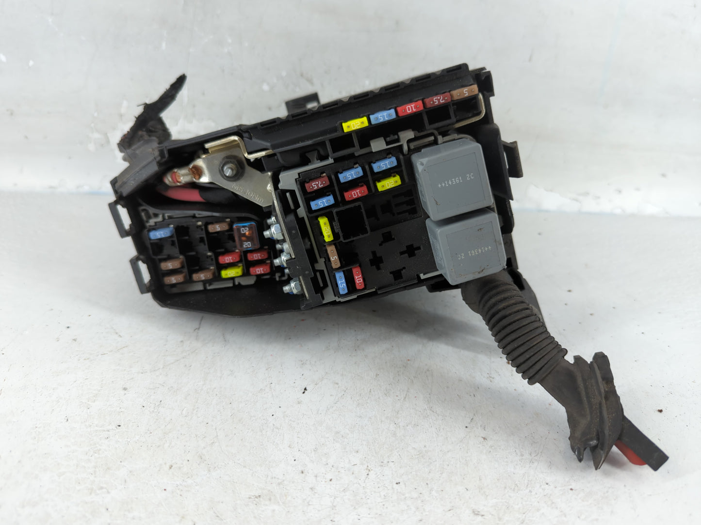 2014-2018 Volvo S60 Fusebox Fuse Box Panel Relay Module P/N:30644652 Fits Fits 2012 2014 2015 2016 2017 2018 OEM Used Auto Parts - Oemusedautoparts1.com
