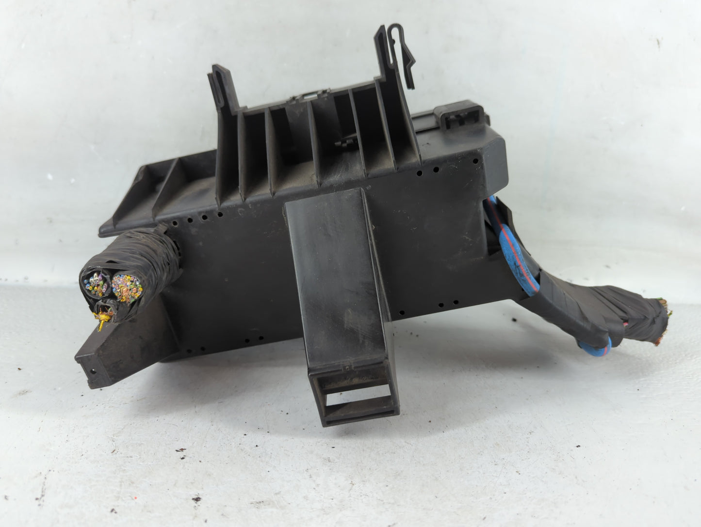 2011-2012 Ford Explorer Fusebox Fuse Box Panel Relay Module P/N:BT4T-14A003-AA Fits Fits 2011 2012 OEM Used Auto Parts - Oemusedautoparts1.com