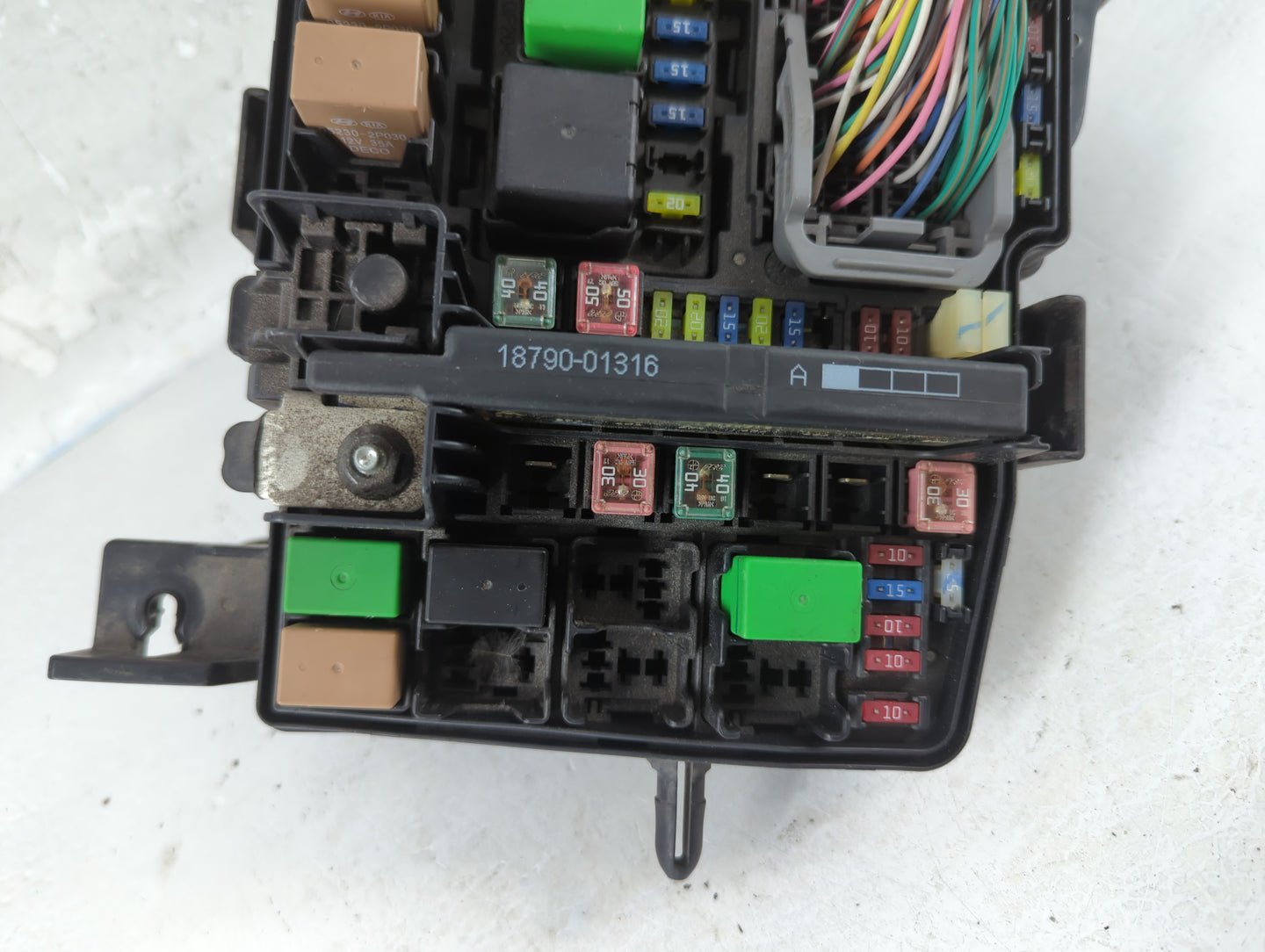 2011-2014 Hyundai Sonata Fusebox Fuse Box Panel Relay Module P/N:91950-3S711 Fits Fits 2011 2012 2013 2014 OEM Used Auto Parts - Oemusedautoparts1.com