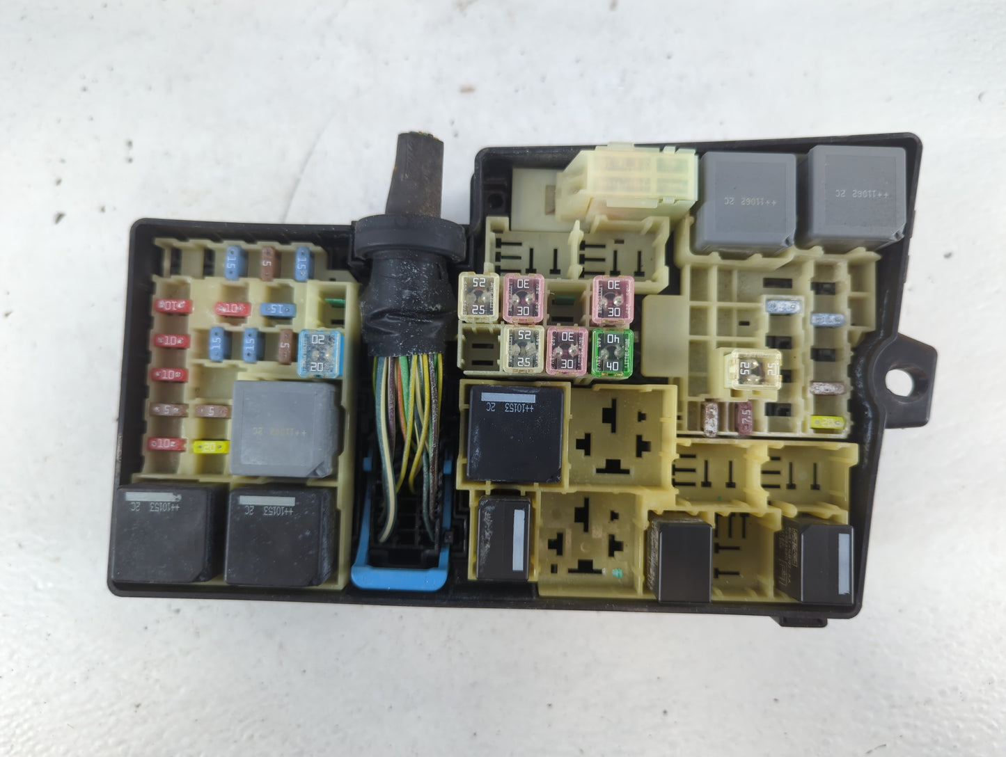 2012-2014 Ford Focus Fusebox Fuse Box Panel Relay Module P/N:AV6T-14A067-AB 5B0Q10107 Fits Fits 2012 2013 2014 OEM Used Auto Parts - Oemusedautoparts1.com