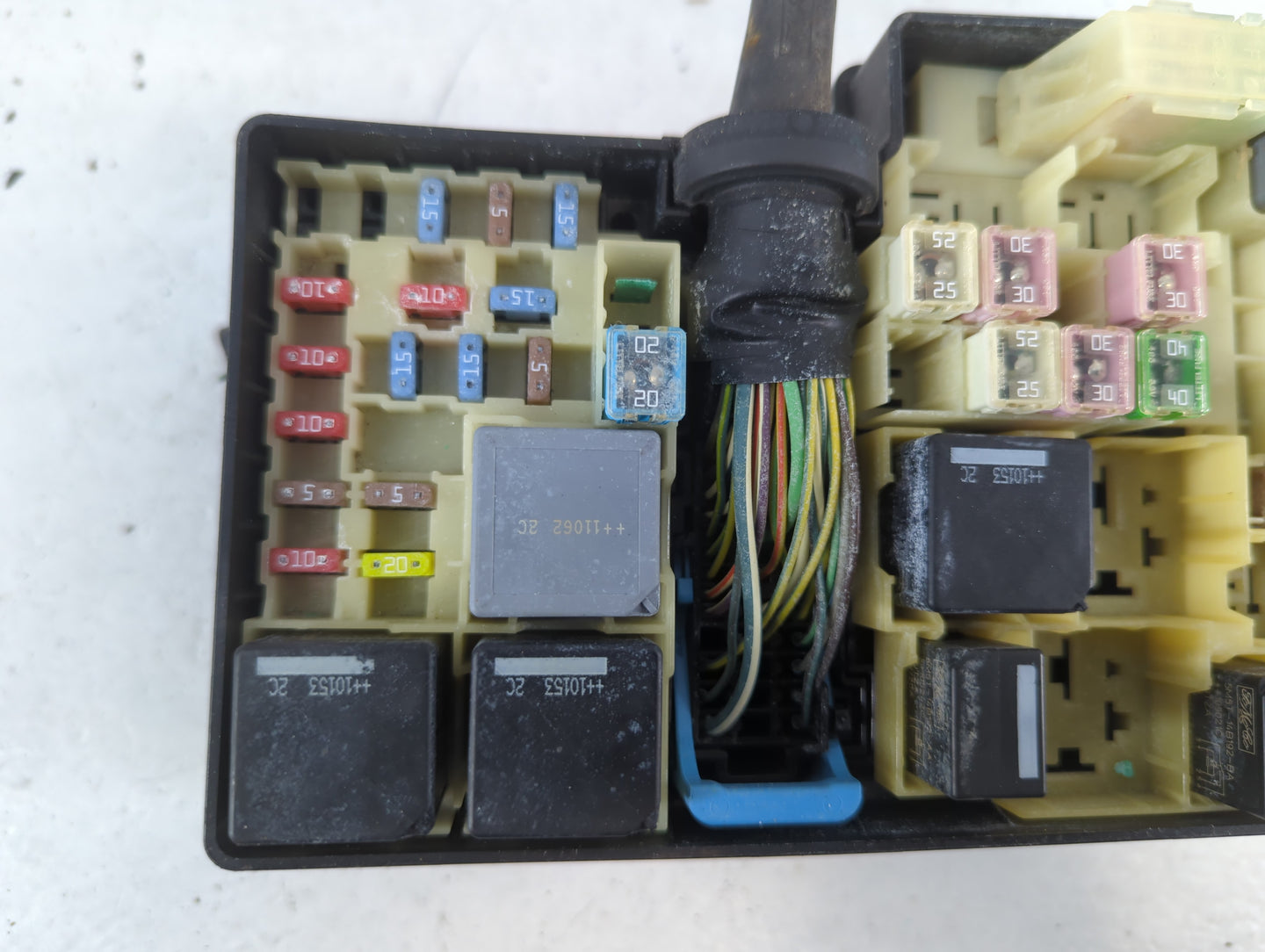 2012-2014 Ford Focus Fusebox Fuse Box Panel Relay Module P/N:AV6T-14A067-AB 5B0Q10107 Fits Fits 2012 2013 2014 OEM Used Auto Parts - Oemusedautoparts1.com