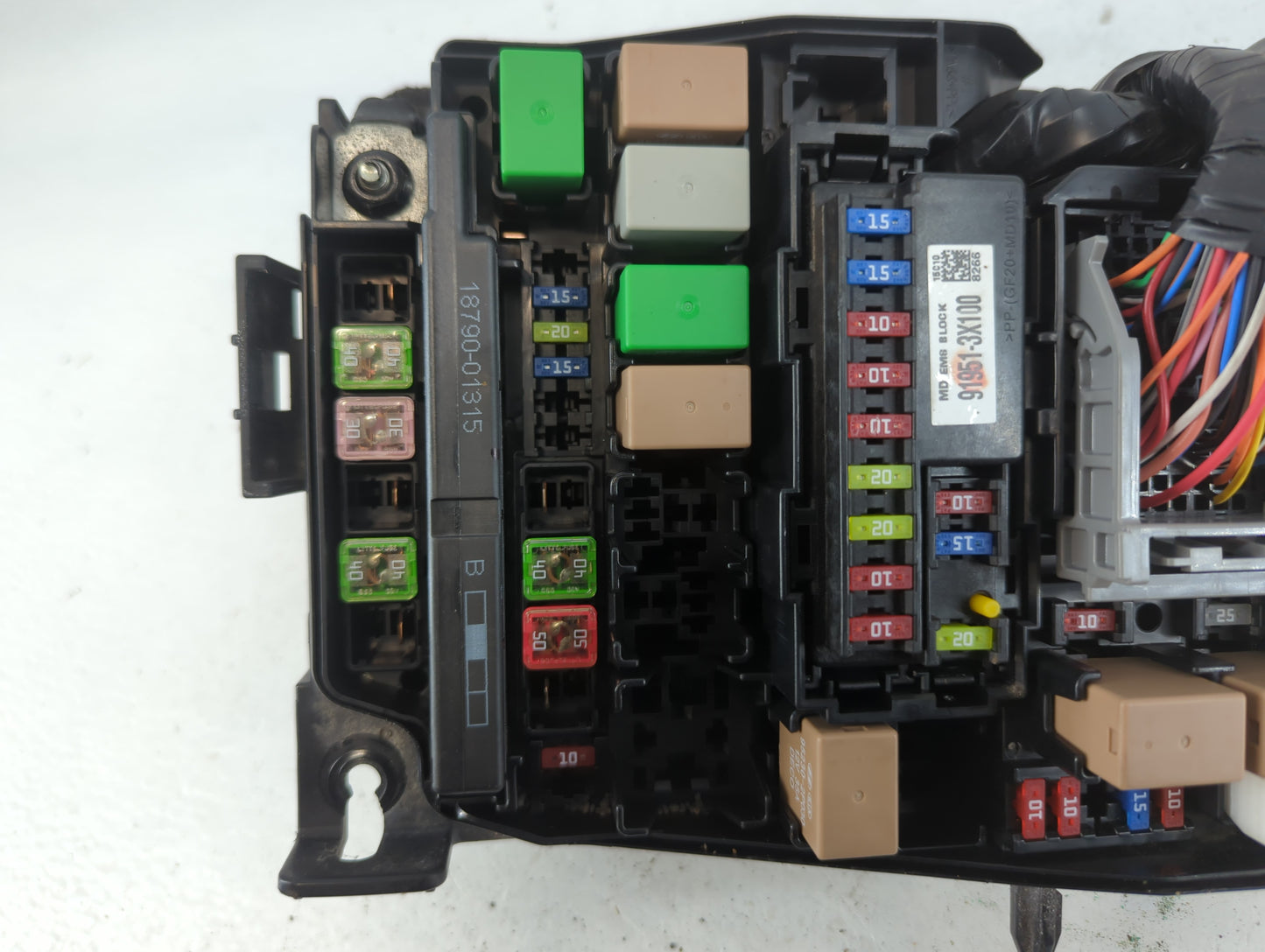 2016-2017 Hyundai Elantra Fusebox Fuse Box Panel Relay Module P/N:91265 3X080A Fits Fits 2016 2017 OEM Used Auto Parts - Oemusedautoparts1.com