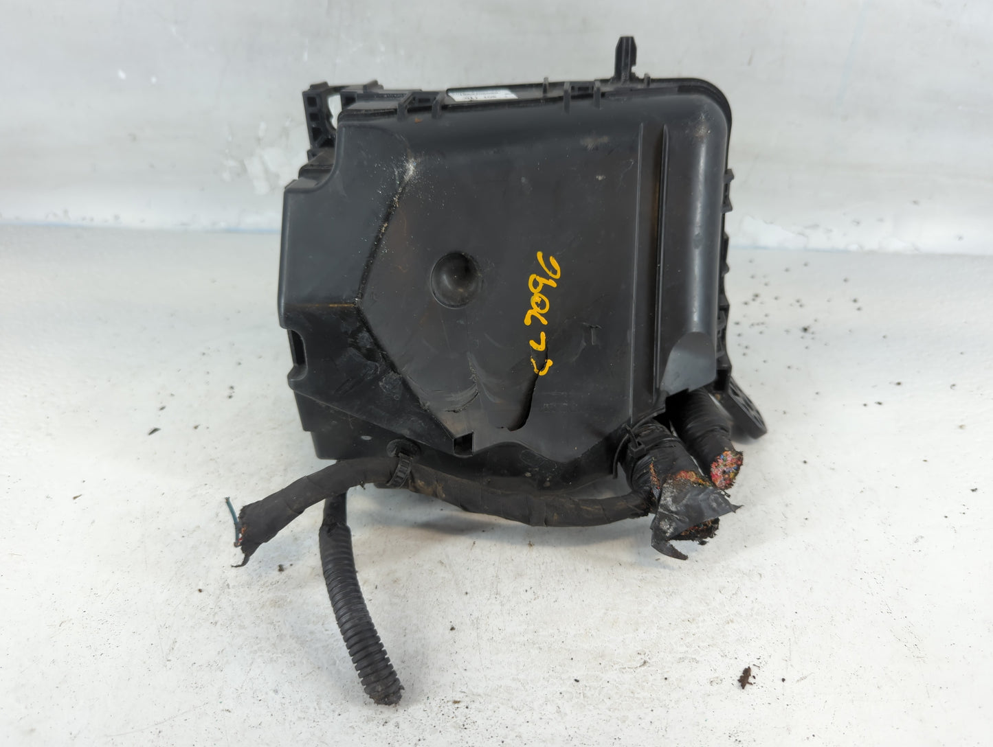 2016-2017 Hyundai Elantra Fusebox Fuse Box Panel Relay Module P/N:91265 3X080A Fits Fits 2016 2017 OEM Used Auto Parts - Oemusedautoparts1.com