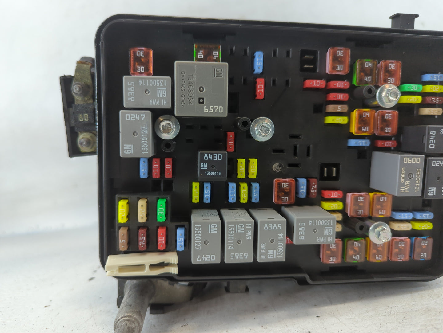 2016-2017 Gmc Terrain Fusebox Fuse Box Panel Relay Module P/N:84080470 01 Fits Fits 2016 2017 OEM Used Auto Parts - Oemusedautoparts1.com