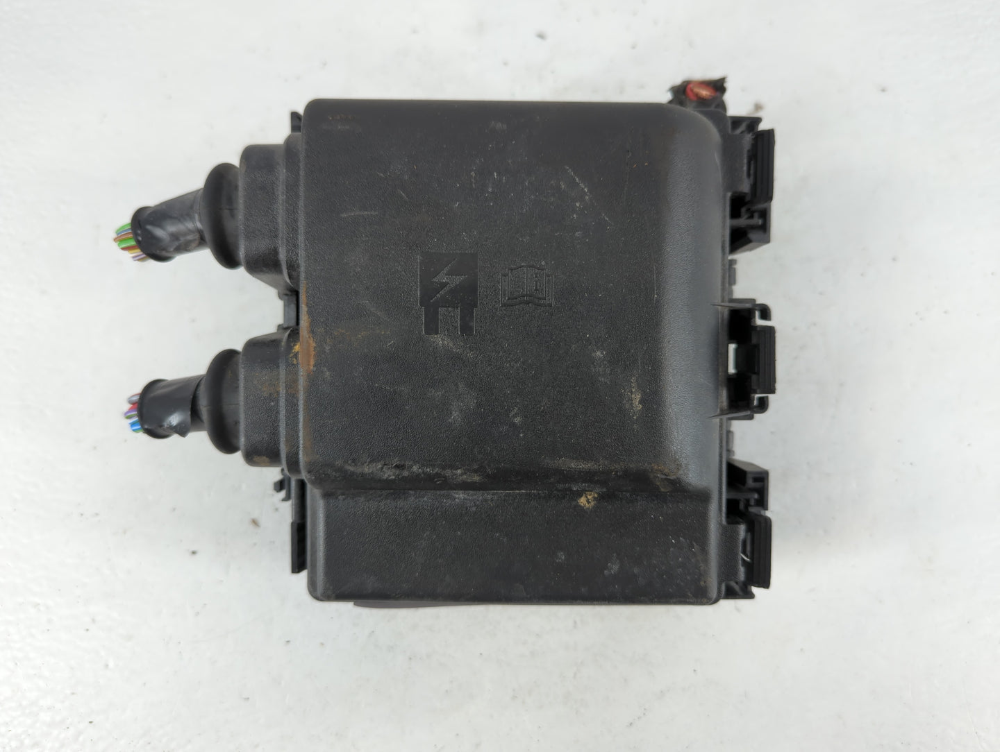 2021-2022 Ford Escape Fusebox Fuse Box Panel Relay Module P/N:JX6T-14A094-AE Fits Fits 2021 2022 OEM Used Auto Parts - Oemusedautoparts1.com