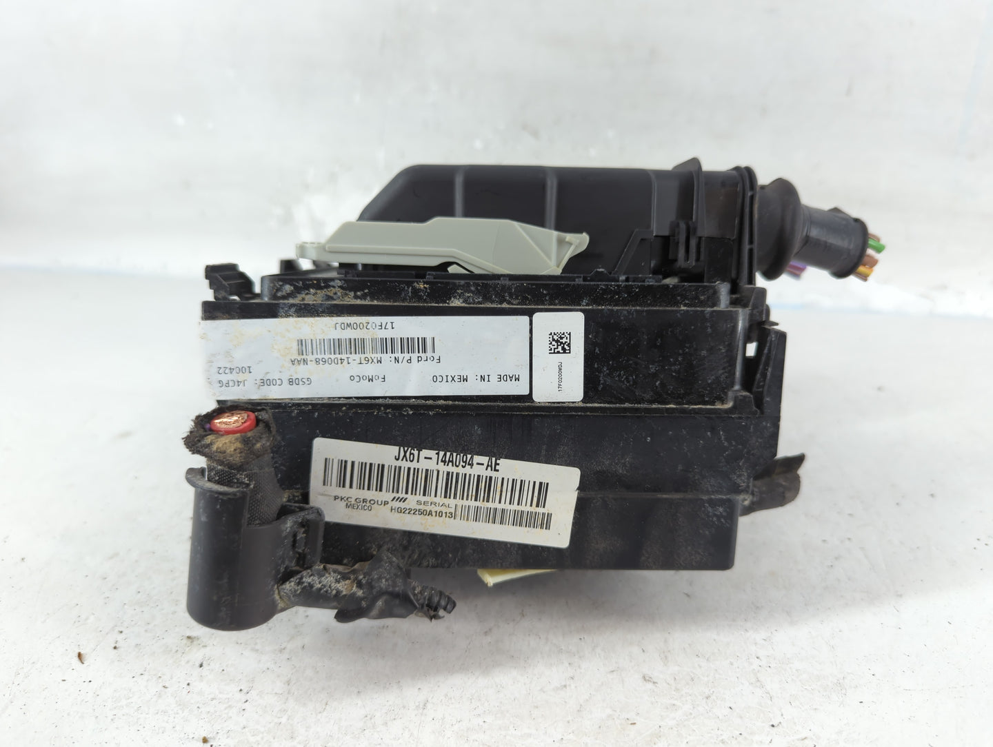 2021-2022 Ford Escape Fusebox Fuse Box Panel Relay Module P/N:JX6T-14A094-AE Fits Fits 2021 2022 OEM Used Auto Parts - Oemusedautoparts1.com