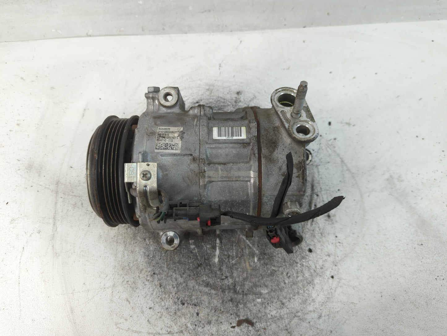 2022 Gmc Sierra 1500 Alternator Replacement Generator Charging Assembly Engine OEM P/N:6221340 84448628 Fits OEM Used Auto Parts - Oemusedautoparts1.com