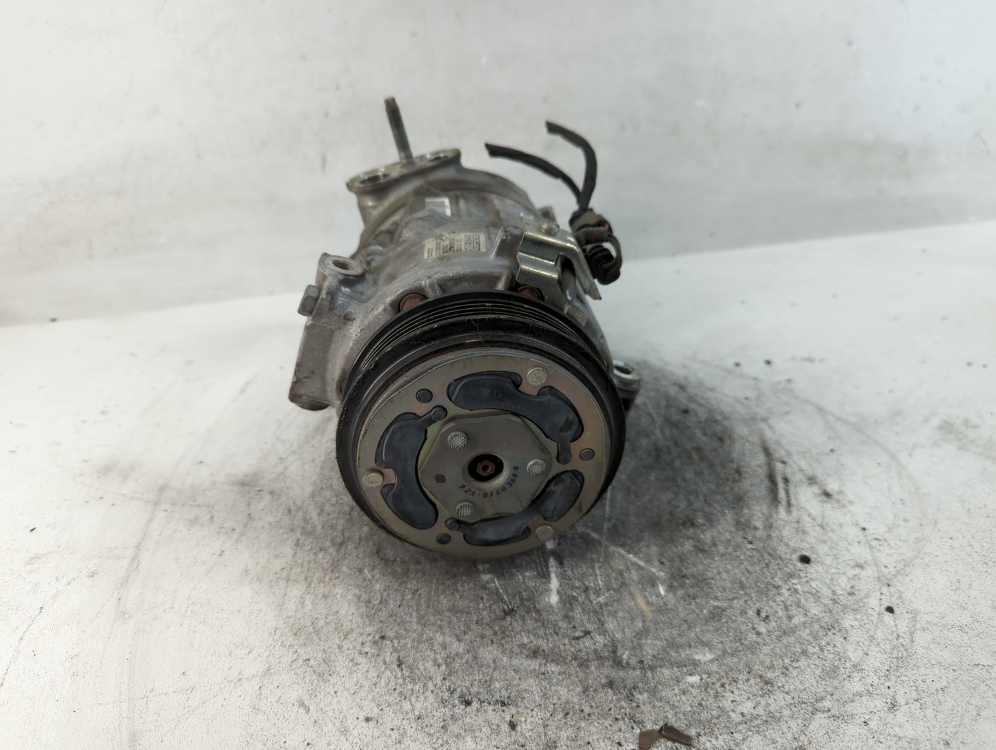 2022 Gmc Sierra 1500 Alternator Replacement Generator Charging Assembly Engine OEM P/N:6221340 84448628 Fits OEM Used Auto Parts - Oemusedautoparts1.com
