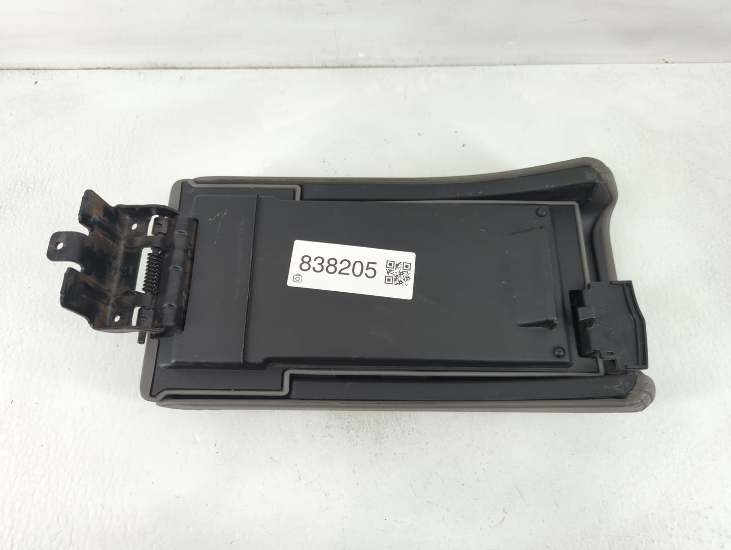 2012 Chevrolet Malibu Center Console Armrest Cover Lid P/N:1945542 #10125 Fits OEM Used Auto Parts - Oemusedautoparts1.com