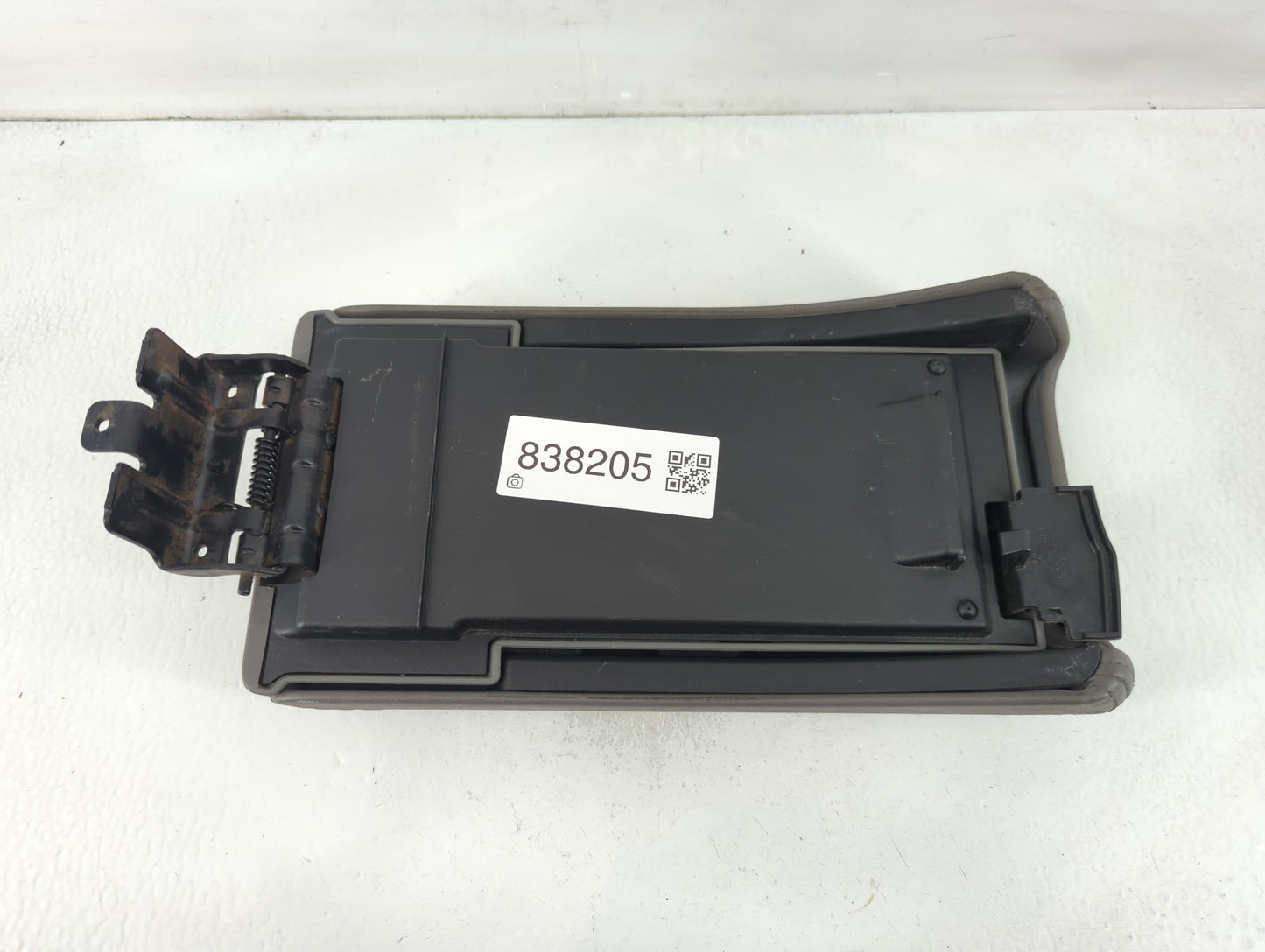 2012 Chevrolet Malibu Center Console Armrest Cover Lid P/N:1945542 #10125 Fits OEM Used Auto Parts - Oemusedautoparts1.com