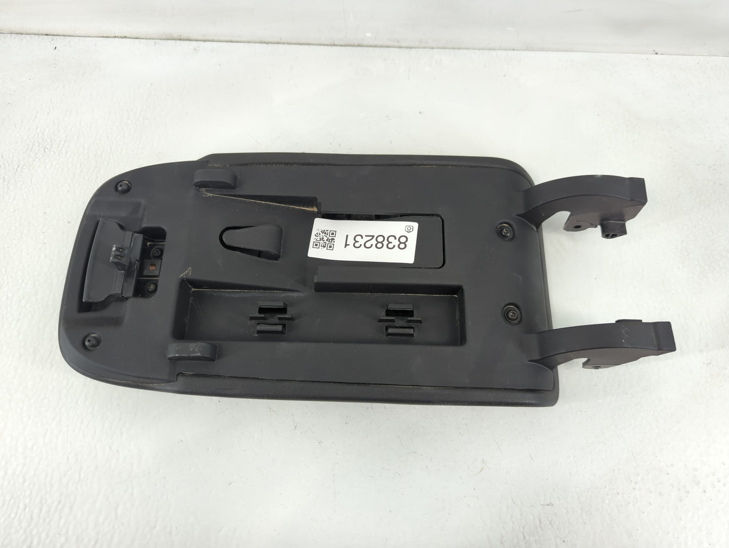 2019 Chevrolet Equinox Center Console Armrest Cover Lid Fits OEM Used Auto Parts - Oemusedautoparts1.com