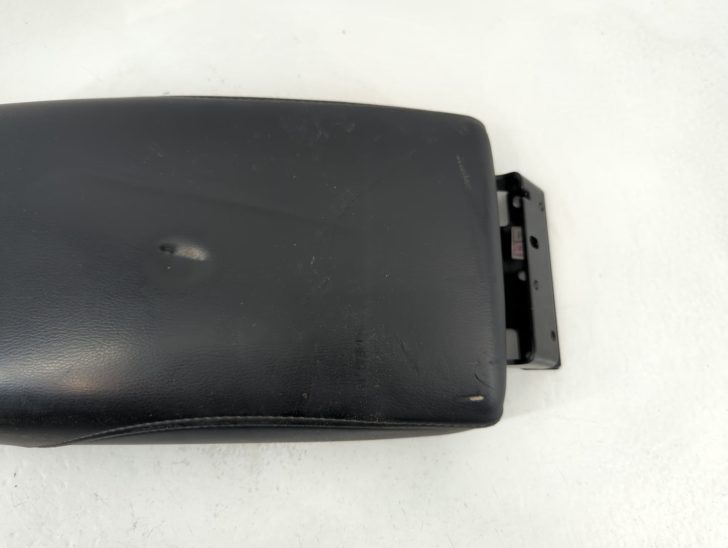 2016 Nissan Rogue Center Console Armrest Cover Lid P/N:160222 VG Fits OEM Used Auto Parts - Oemusedautoparts1.com