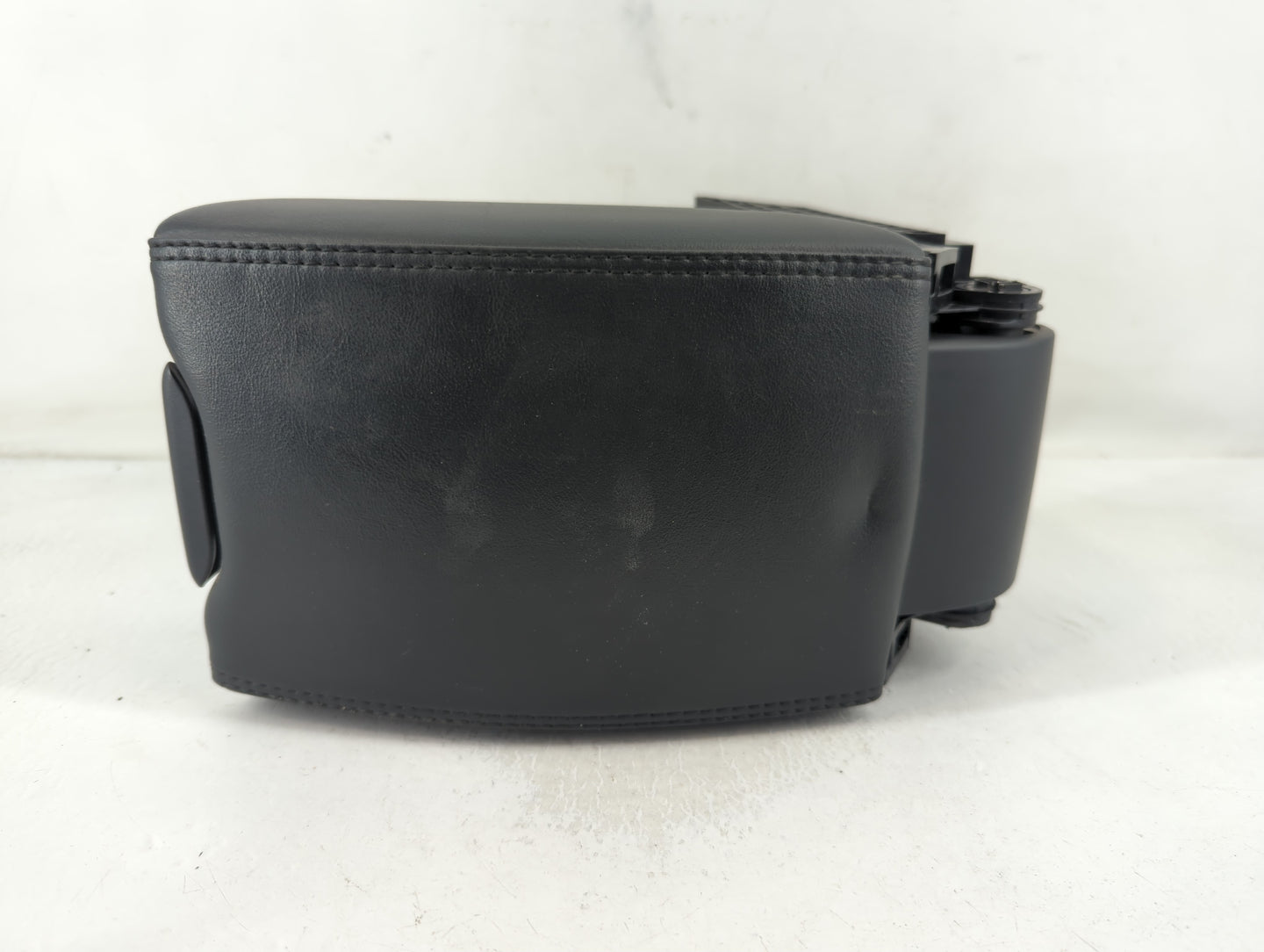 2012 Volvo S60 Center Console Armrest Cover Lid P/N:3075587 Fits OEM Used Auto Parts - Oemusedautoparts1.com
