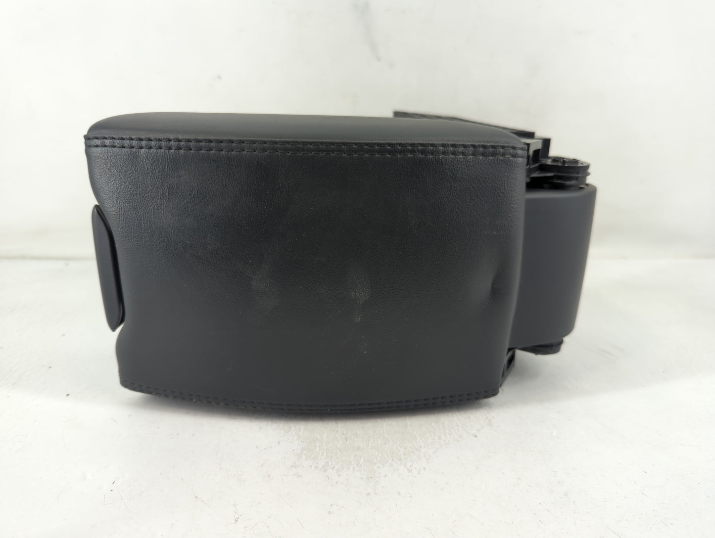 2012 Volvo S60 Center Console Armrest Cover Lid P/N:3075587 Fits OEM Used Auto Parts - Oemusedautoparts1.com