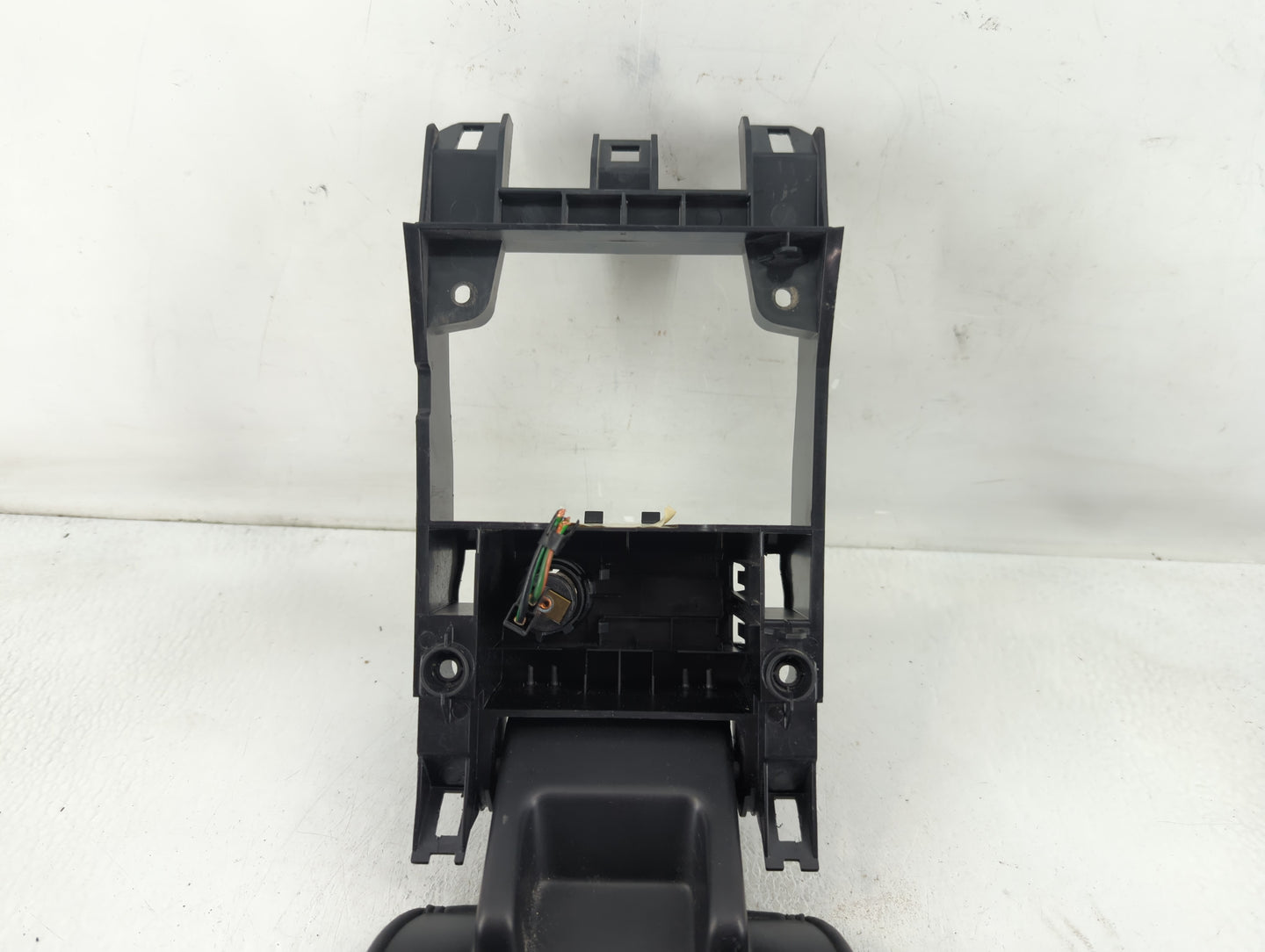 2012 Volvo S60 Center Console Armrest Cover Lid P/N:3075587 Fits OEM Used Auto Parts - Oemusedautoparts1.com