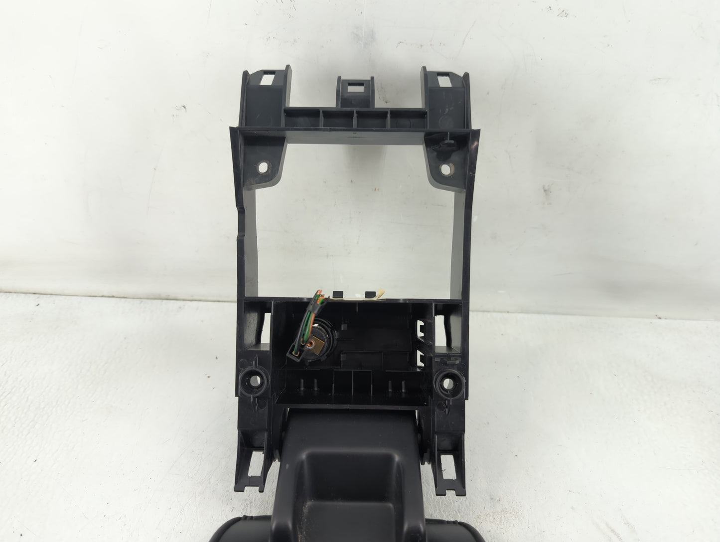 2012 Volvo S60 Center Console Armrest Cover Lid P/N:3075587 Fits OEM Used Auto Parts - Oemusedautoparts1.com