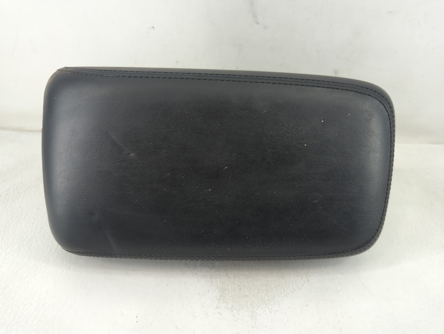 2020 Chrysler 300 Center Console Armrest Cover Lid P/N:072 20 Fits OEM Used Auto Parts - Oemusedautoparts1.com