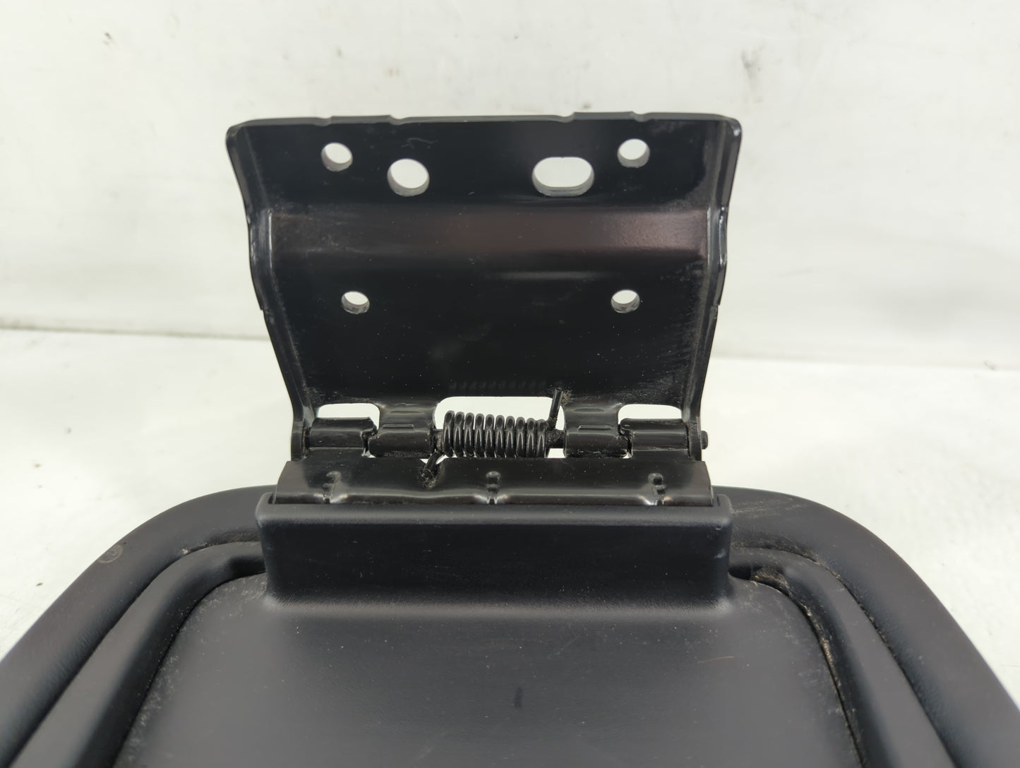 2020 Chrysler 300 Center Console Armrest Cover Lid P/N:072 20 Fits OEM Used Auto Parts - Oemusedautoparts1.com