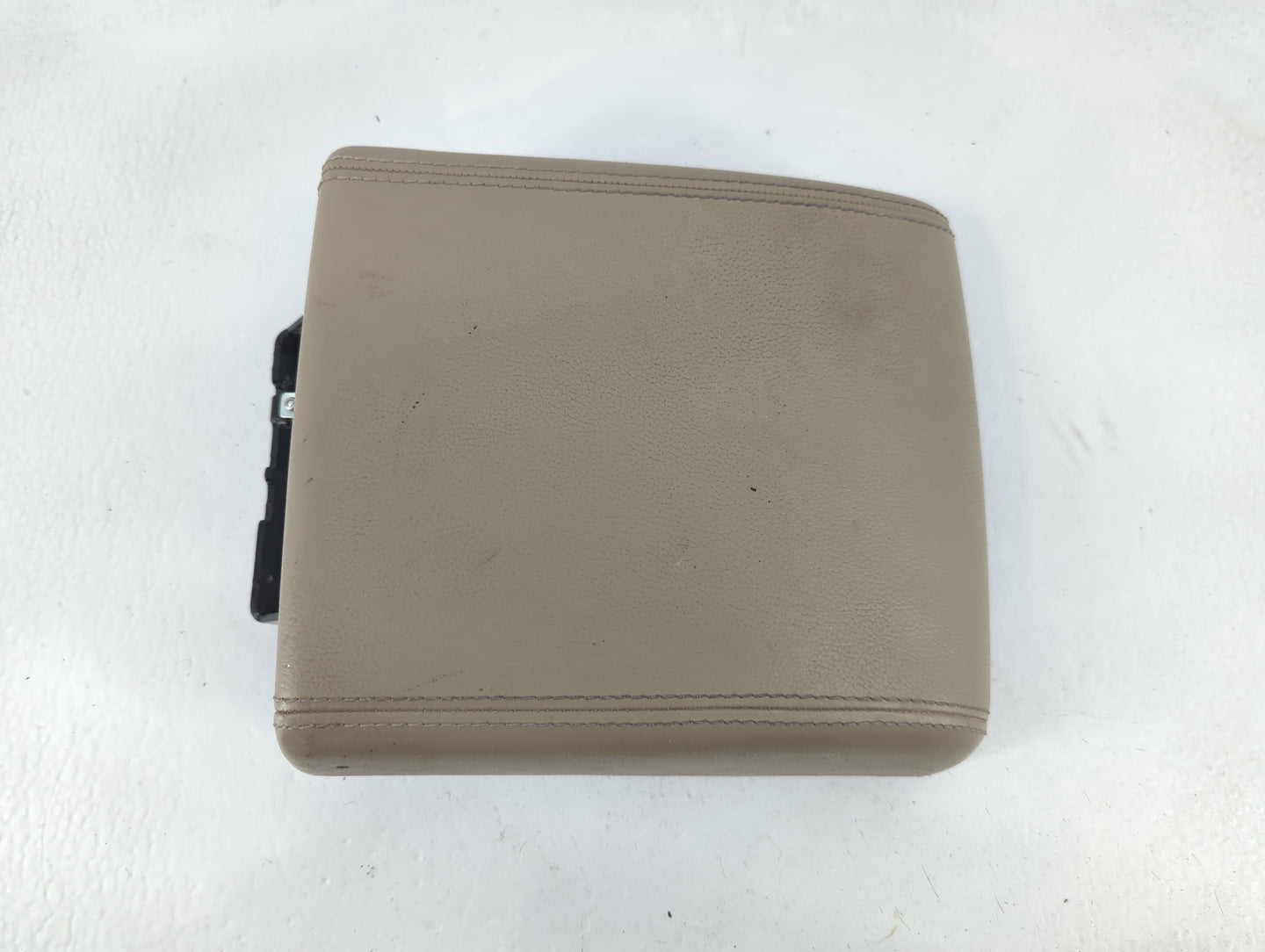 2015 Land Rover Range Rover Evoque Center Console Armrest Cover Lid Fits OEM Used Auto Parts - Oemusedautoparts1.com