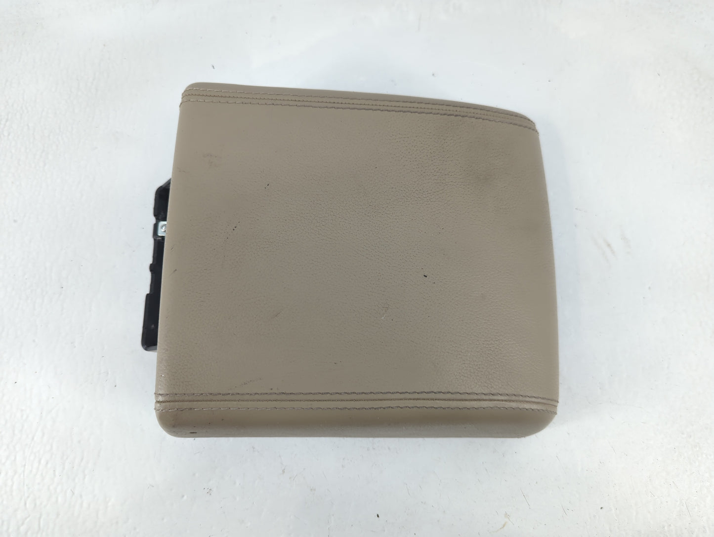 2015 Land Rover Range Rover Evoque Center Console Armrest Cover Lid Fits OEM Used Auto Parts - Oemusedautoparts1.com