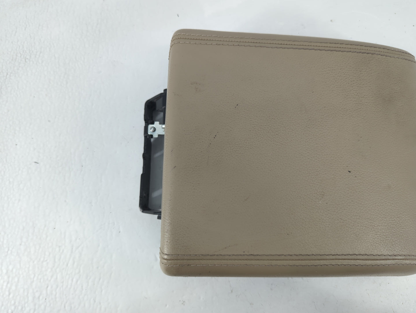 2015 Land Rover Range Rover Evoque Center Console Armrest Cover Lid Fits OEM Used Auto Parts - Oemusedautoparts1.com