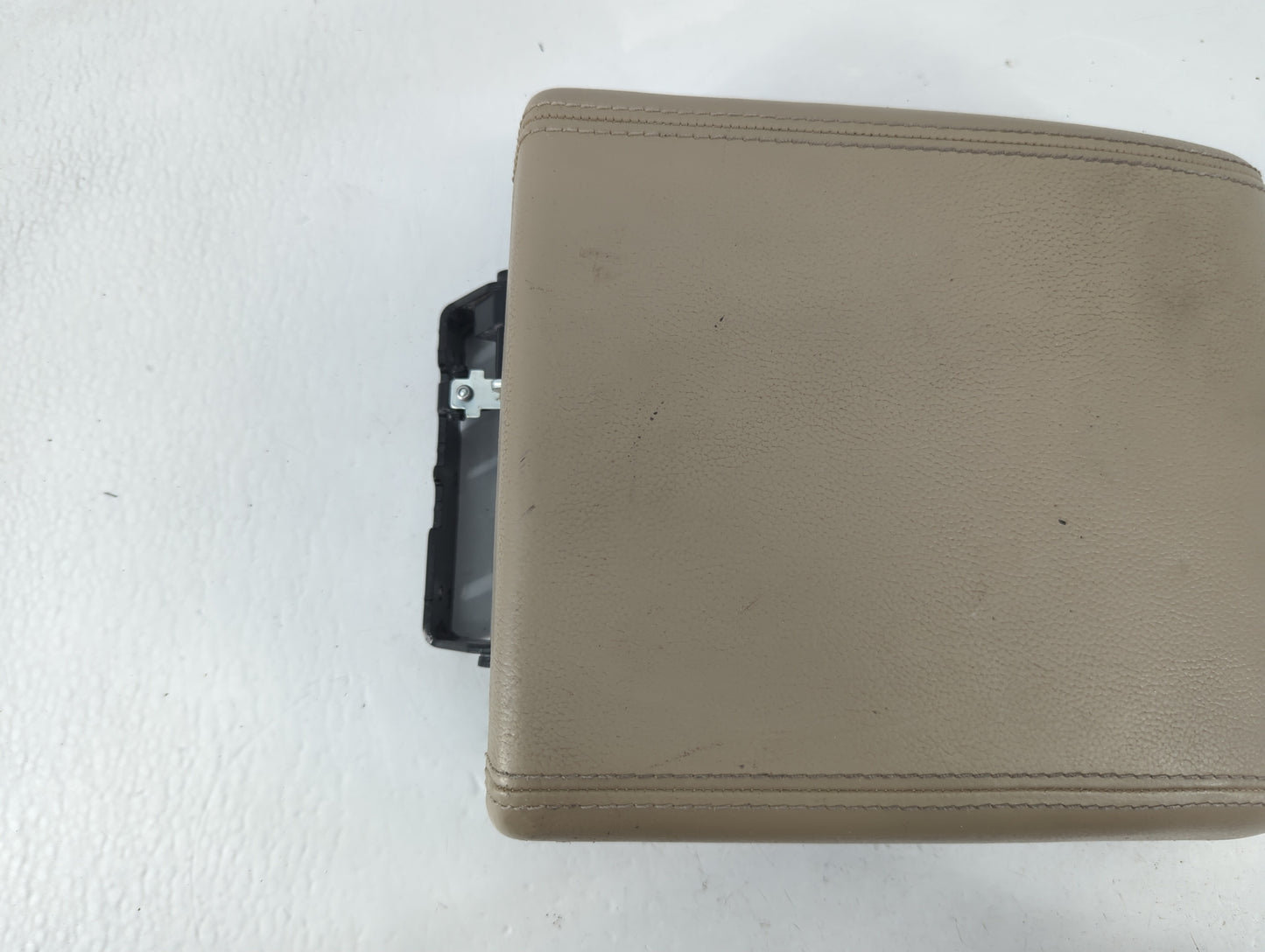 2015 Land Rover Range Rover Evoque Center Console Armrest Cover Lid Fits OEM Used Auto Parts - Oemusedautoparts1.com