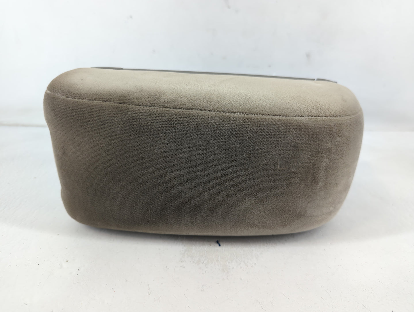 2007 Hyundai Tucson Center Console Armrest Cover Lid P/N:N06105 Fits OEM Used Auto Parts - Oemusedautoparts1.com