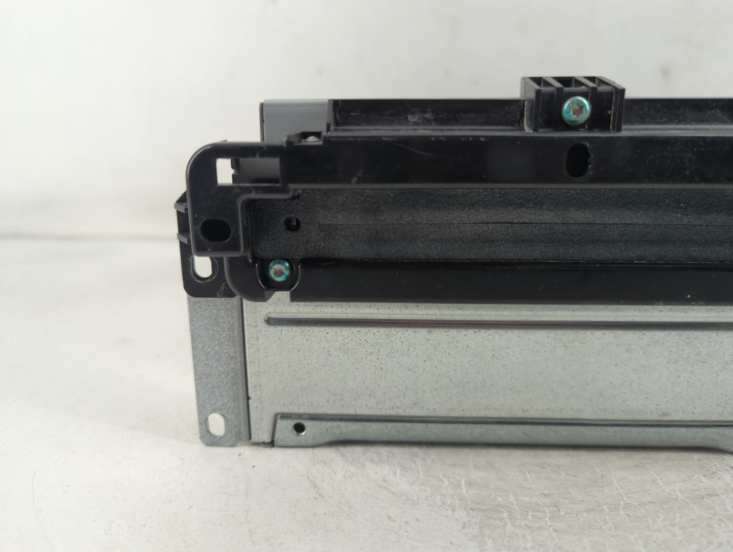 2013-2014 Dodge Charger Radio AM FM Cd Player Receiver Replacement P/N:P05091921AA Fits Fits 2013 2014 OEM Used Auto Parts - Oemusedautoparts1.com