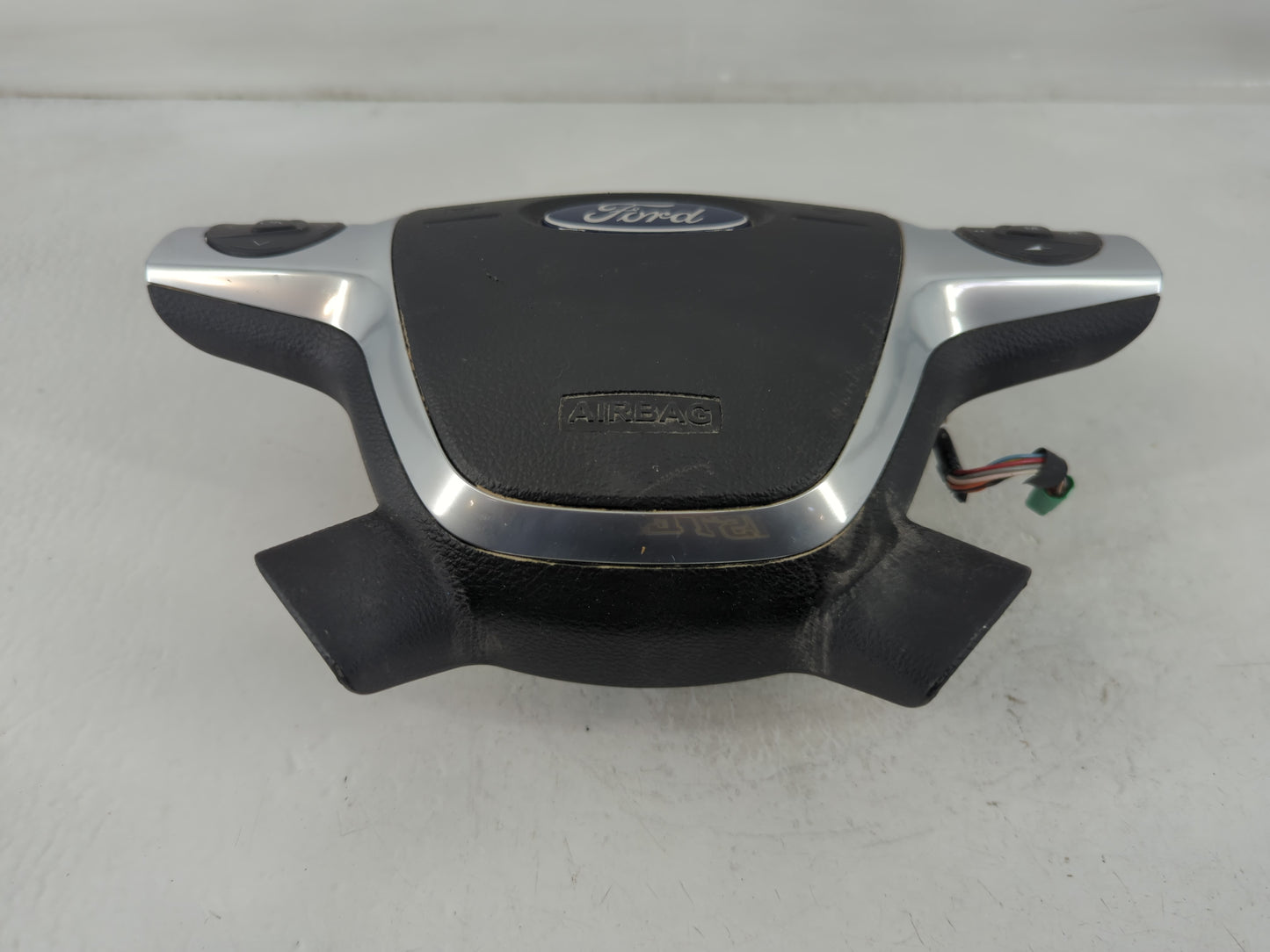 2013-2014 Ford Escape Air Bag Driver Left Steering Wheel Mounted Fits Fits 2013 2014 OEM Used Auto Parts - Oemusedautoparts1.com