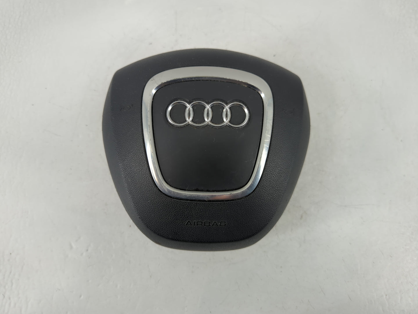 2009-2012 Audi Q5 Air Bag Driver Left Steering Wheel Mounted P/N:8R0 880 201 C Fits Fits 2009 2010 2011 2012 OEM Used Auto Parts - Oemusedautoparts1.com