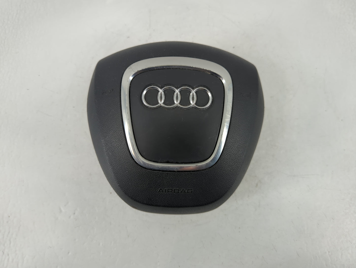 2009-2012 Audi Q5 Air Bag Driver Left Steering Wheel Mounted P/N:8R0 880 201 C Fits Fits 2009 2010 2011 2012 OEM Used Auto Parts - Oemusedautoparts1.com