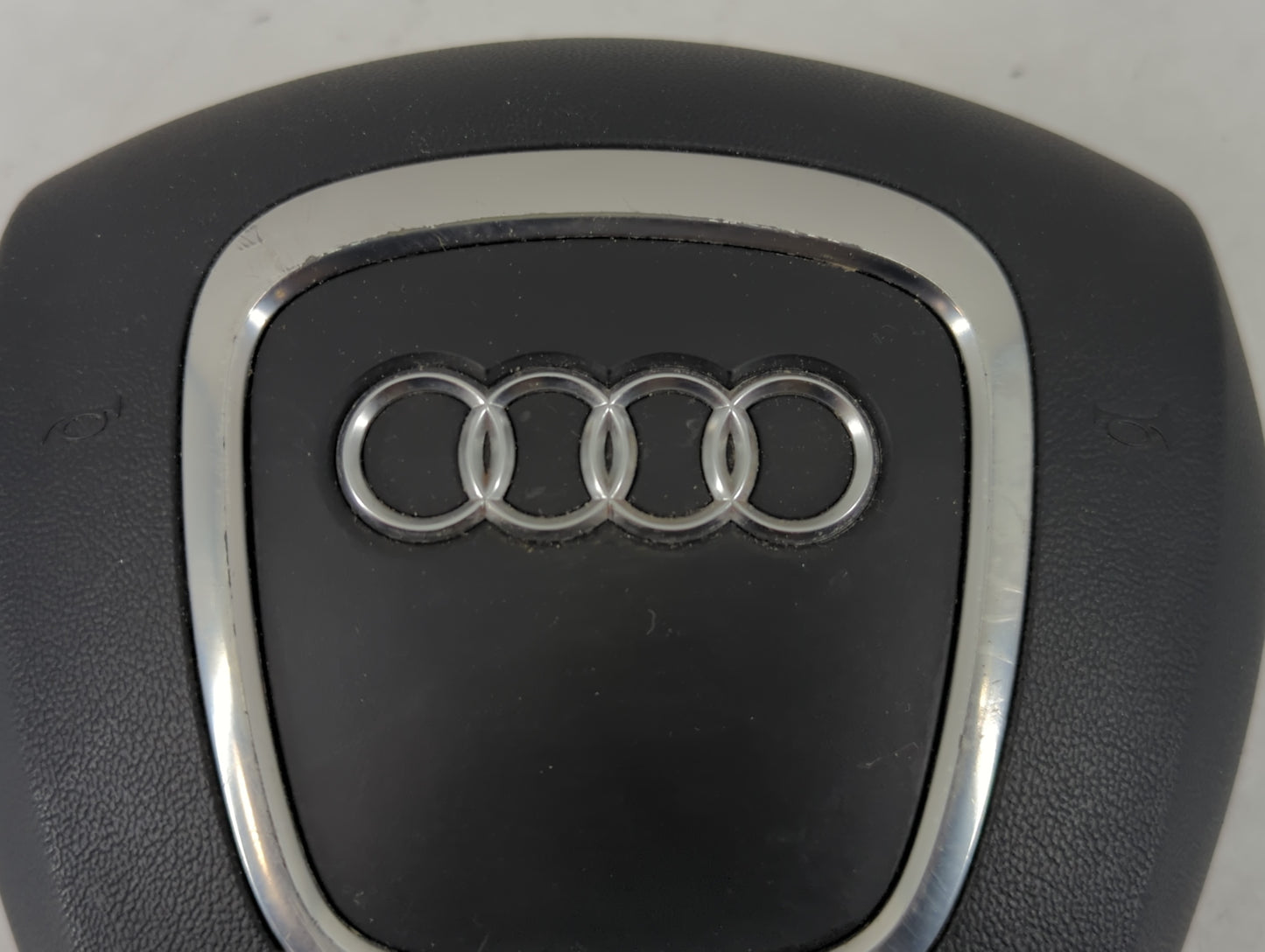 2009-2012 Audi Q5 Air Bag Driver Left Steering Wheel Mounted P/N:8R0 880 201 C Fits Fits 2009 2010 2011 2012 OEM Used Auto Parts - Oemusedautoparts1.com