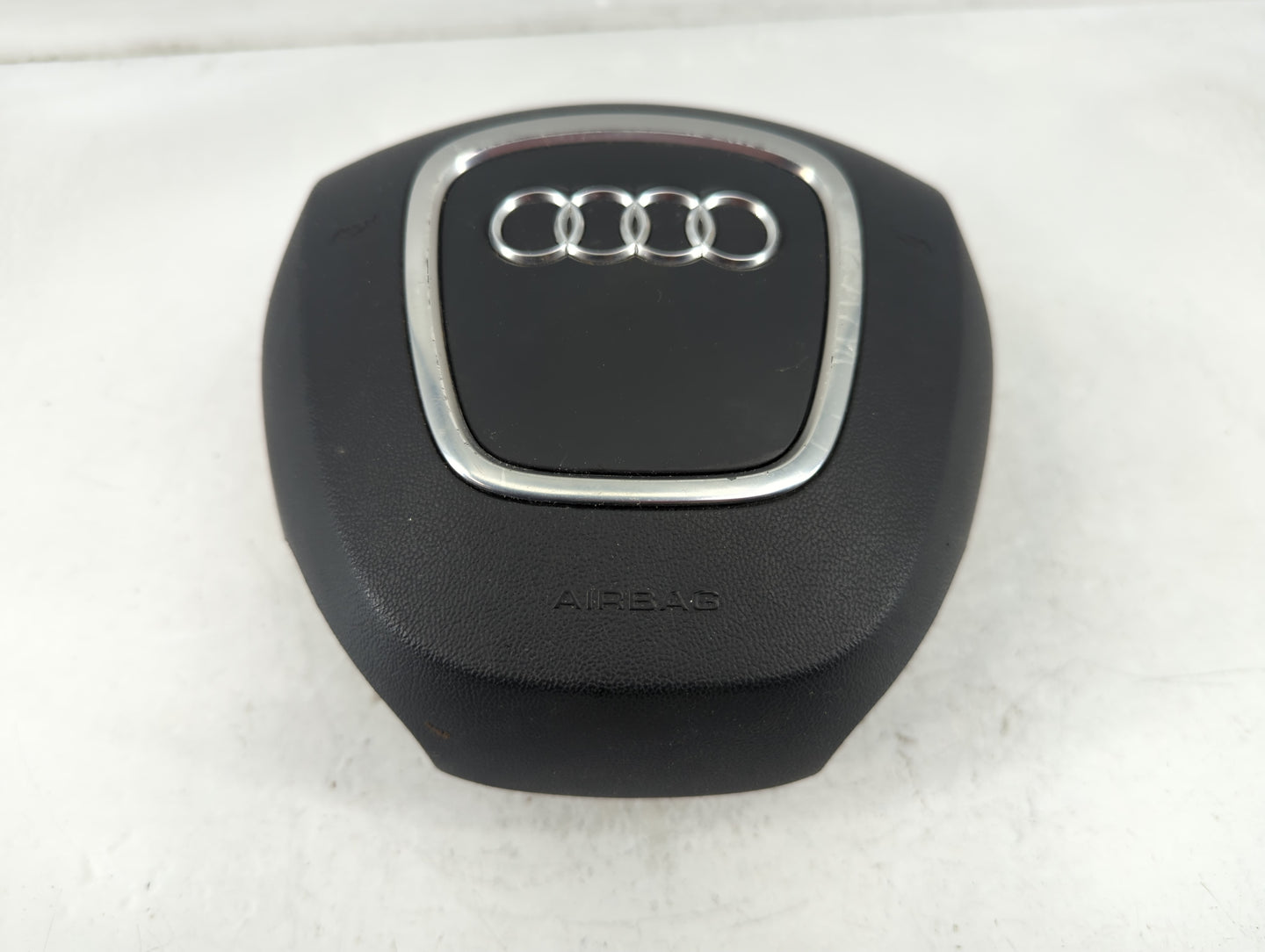 2009-2012 Audi Q5 Air Bag Driver Left Steering Wheel Mounted P/N:8R0 880 201 C Fits Fits 2009 2010 2011 2012 OEM Used Auto Parts - Oemusedautoparts1.com
