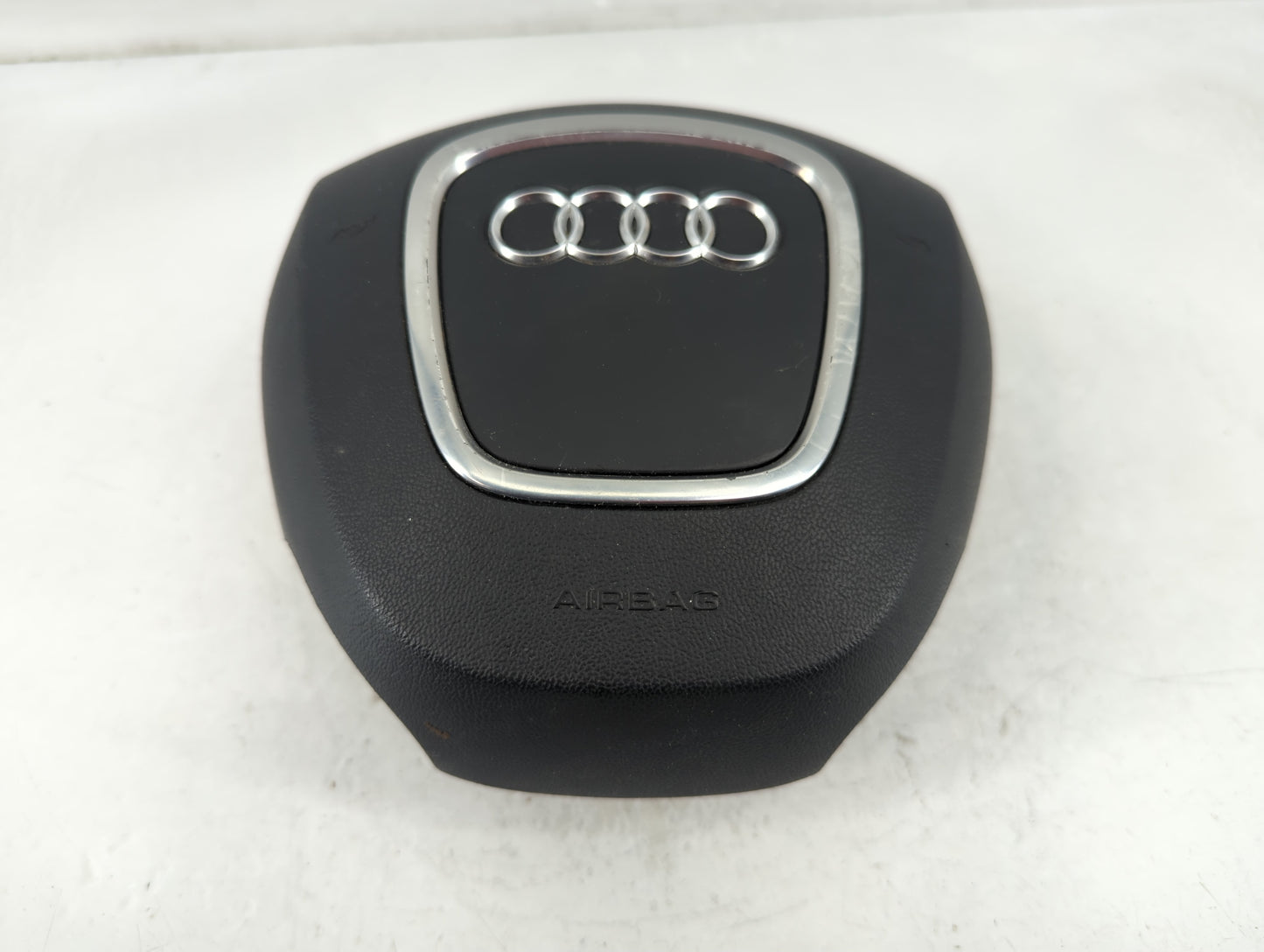 2009-2012 Audi Q5 Air Bag Driver Left Steering Wheel Mounted P/N:8R0 880 201 C Fits Fits 2009 2010 2011 2012 OEM Used Auto Parts - Oemusedautoparts1.com