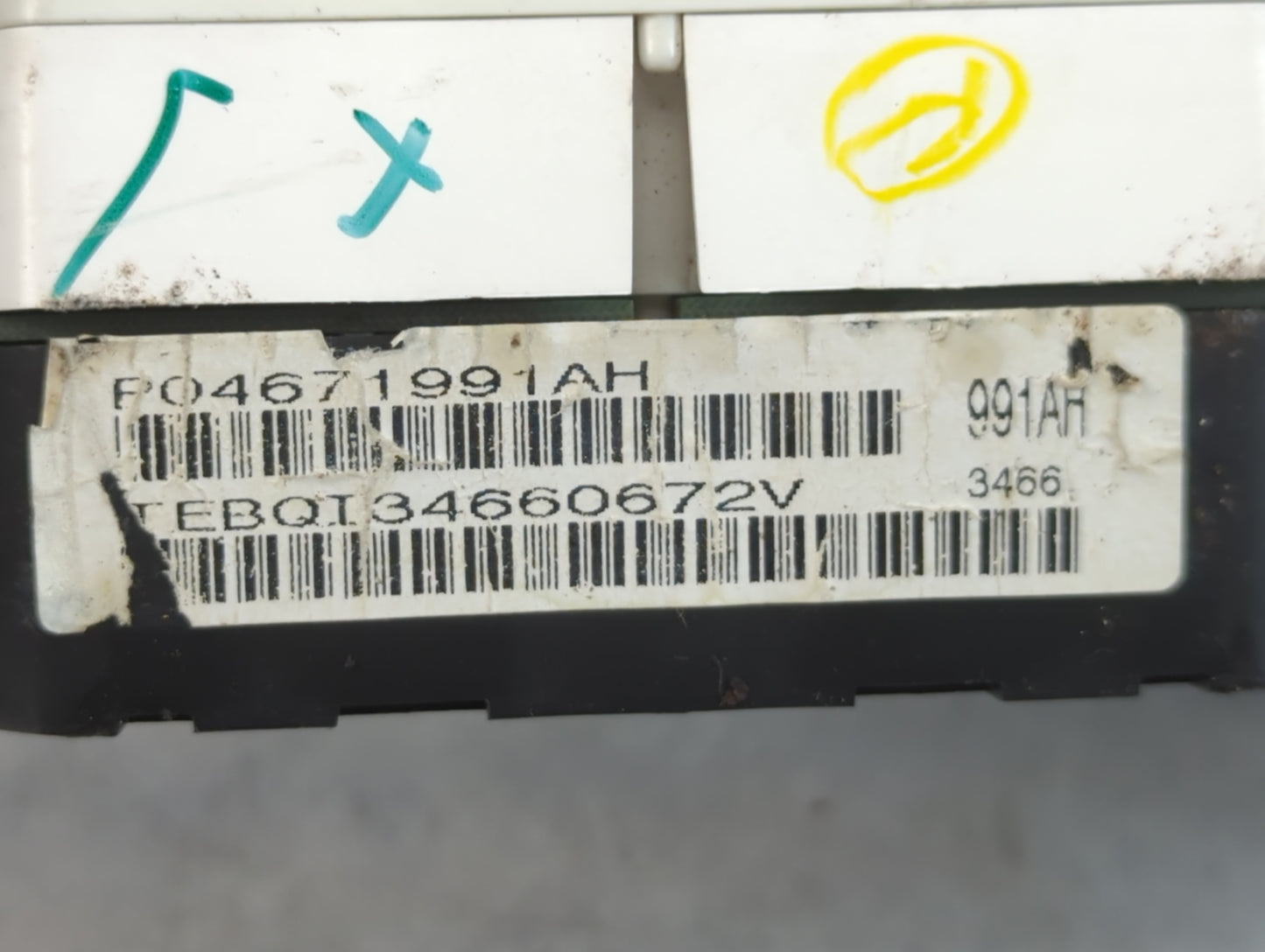 2007-2008 Dodge Caliber Instrument Cluster Speedometer Gauges P/N:P04671991AH Fits Fits 2007 2008 OEM Used Auto Parts - Oemusedautoparts1.com
