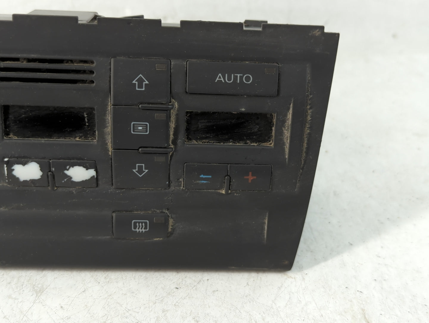 2005-2009 Audi A4 Climate Control Module Temperature AC/Heater Replacement P/N:8E0 820 043 BL Fits Fits 2005 2006 2007 2008 2009 OEM Used Auto Parts - Oemusedautoparts1.com
