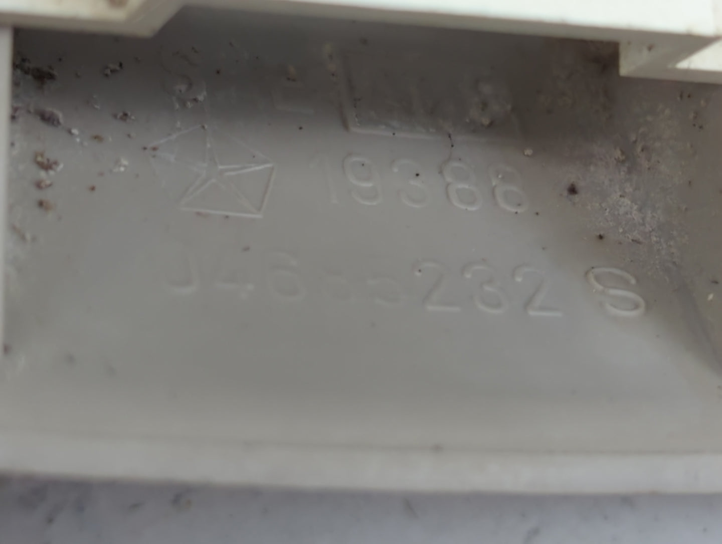 1999 Chrysler Voyager Overhead Roof Console - Oemusedautoparts1.com