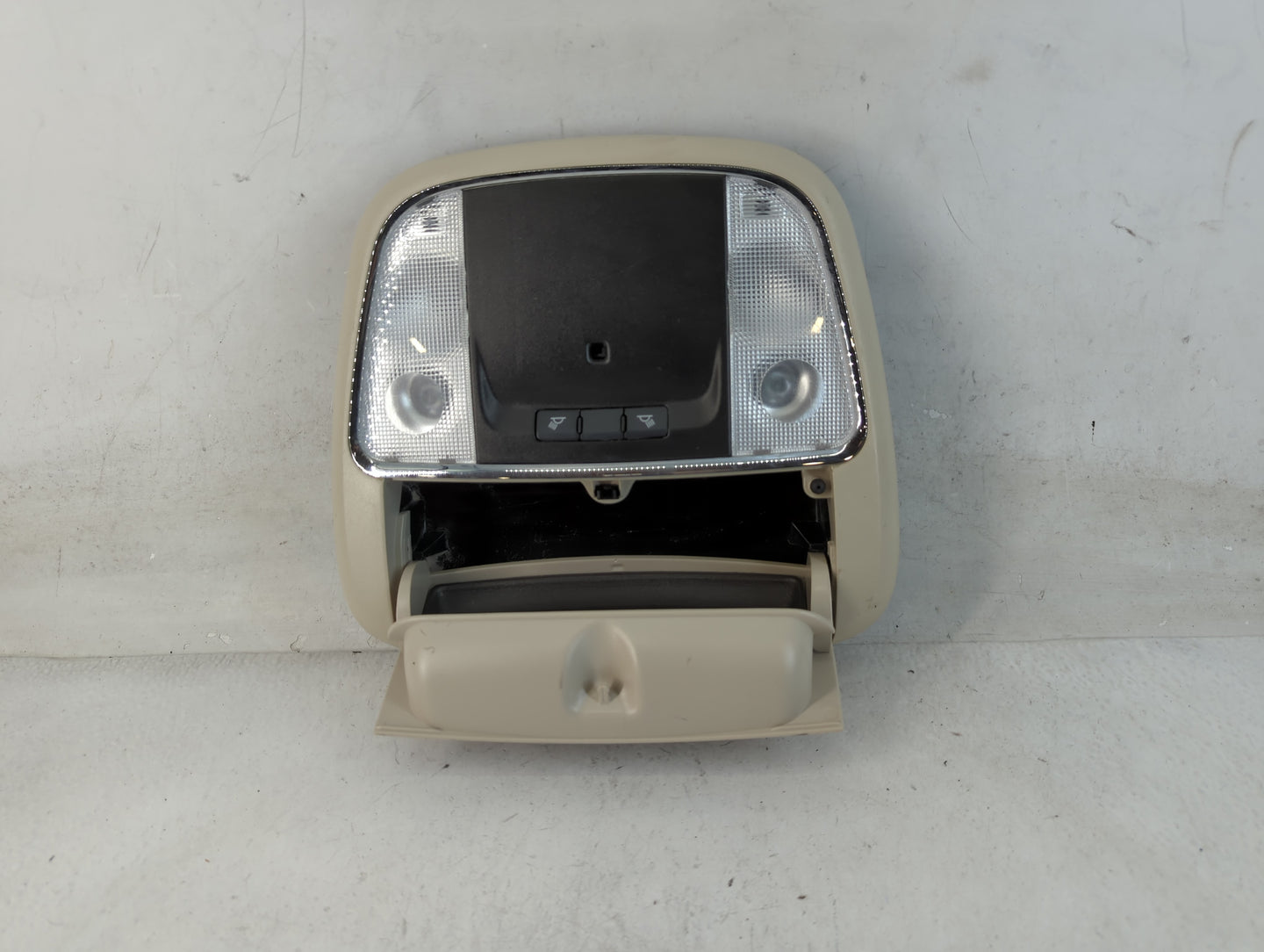2020 Chrysler 300 Overhead Roof Console - Oemusedautoparts1.com