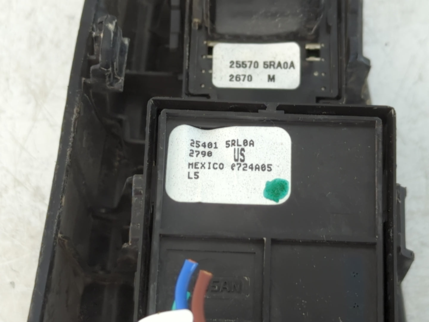 2006-2010 Bmw 650i Master Power Window Switch Replacement Driver Side Left P/N:25401 5RL0A Fits Fits 2006 2007 2008 2009 2010 OEM Used Auto Parts - Oemusedautoparts1.com