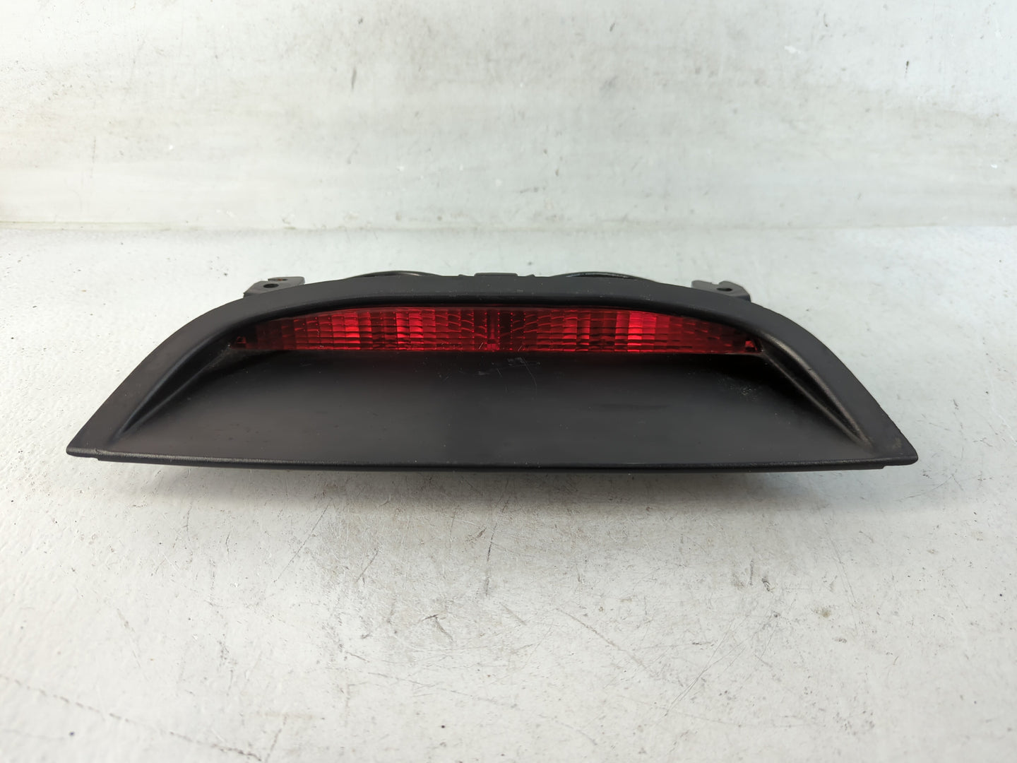 2000 Chrysler Concorde Third Brake Light Tail Light P/N:2-8-32044 2-9-37760 Fits OEM Used Auto Parts - Oemusedautoparts1.com
