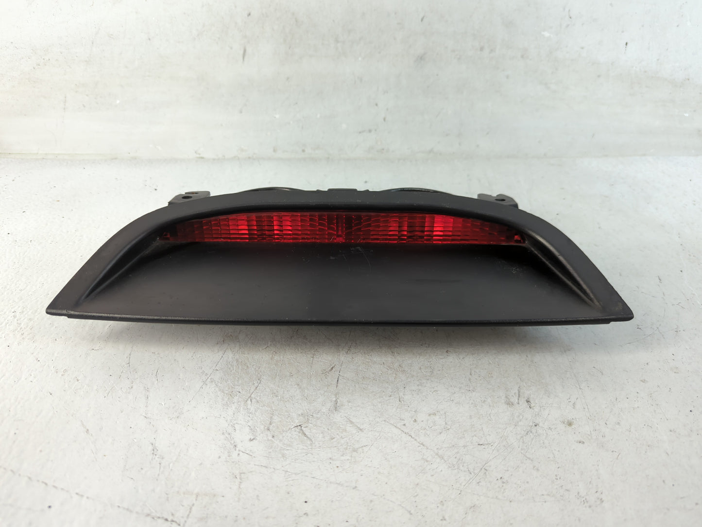 2000 Chrysler Concorde Third Brake Light Tail Light P/N:2-8-32044 2-9-37760 Fits OEM Used Auto Parts - Oemusedautoparts1.com