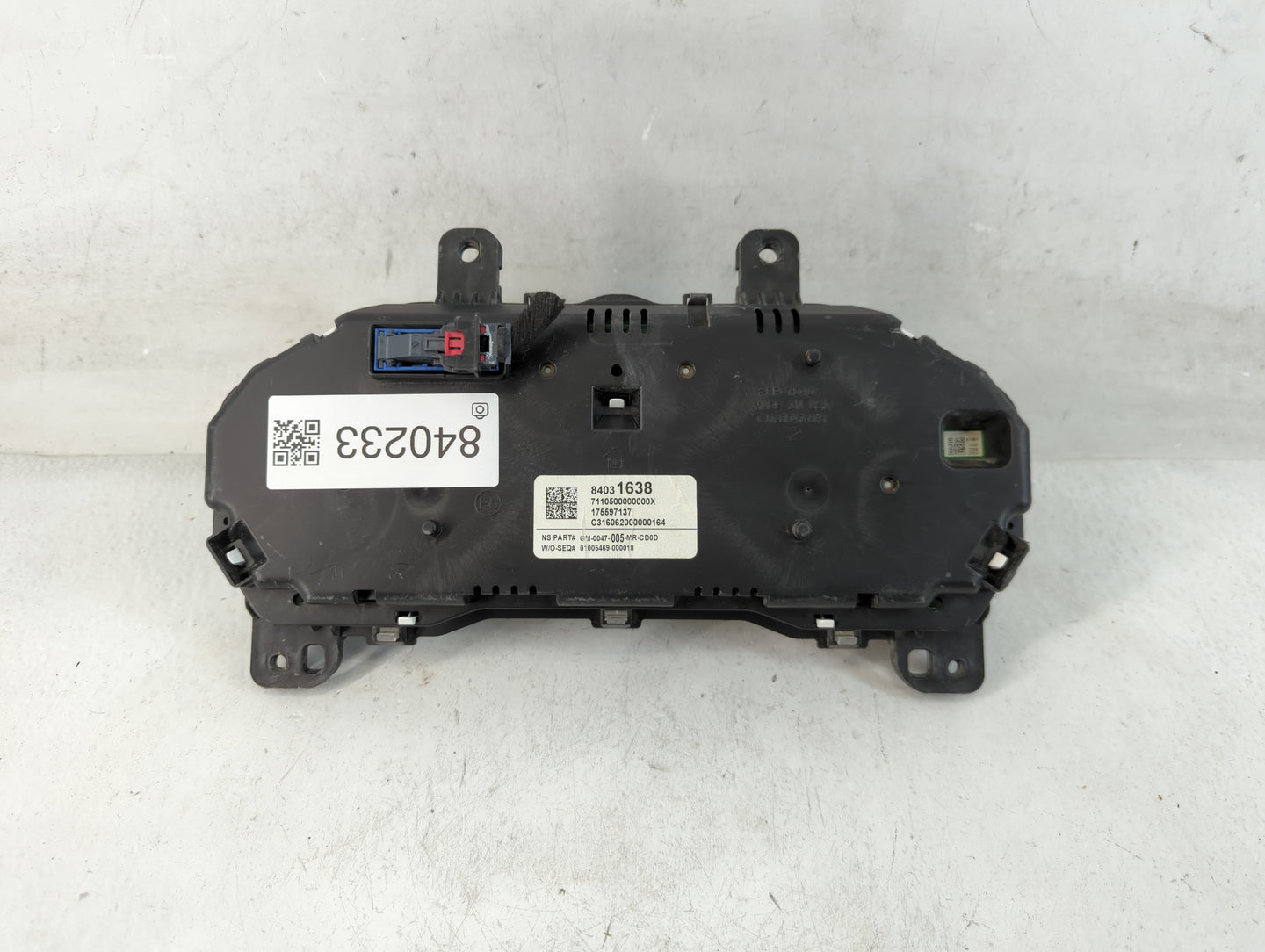 2016 Chevrolet Malibu Instrument Cluster Speedometer Gauges P/N:84031638 Fits OEM Used Auto Parts - Oemusedautoparts1.com