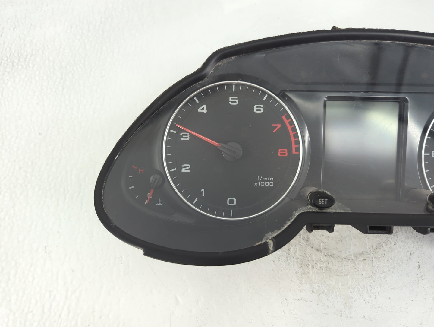 2009-2010 Audi Q5 Instrument Cluster Speedometer Gauges P/N:8R0 920 950 B Fits Fits 2009 2010 OEM Used Auto Parts - Oemusedautoparts1.com