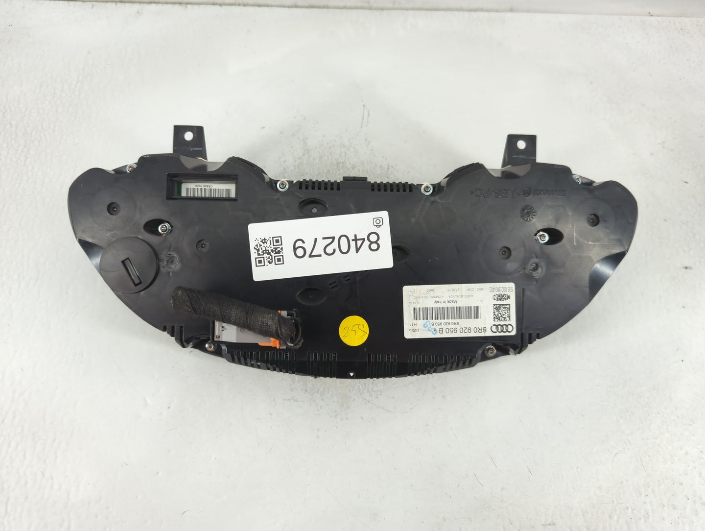 2009-2010 Audi Q5 Instrument Cluster Speedometer Gauges P/N:8R0 920 950 B Fits Fits 2009 2010 OEM Used Auto Parts - Oemusedautoparts1.com