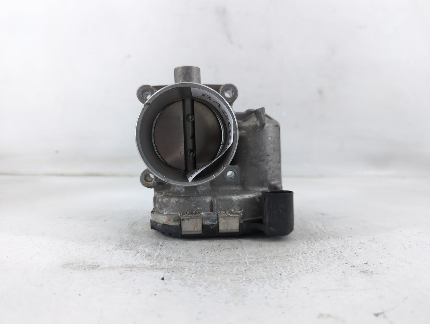 2014-2017 Volkswagen Jetta Throttle Body P/N:06K 133 062 E Fits Fits 2014 2015 2016 2017 OEM Used Auto Parts - Oemusedautoparts1.com